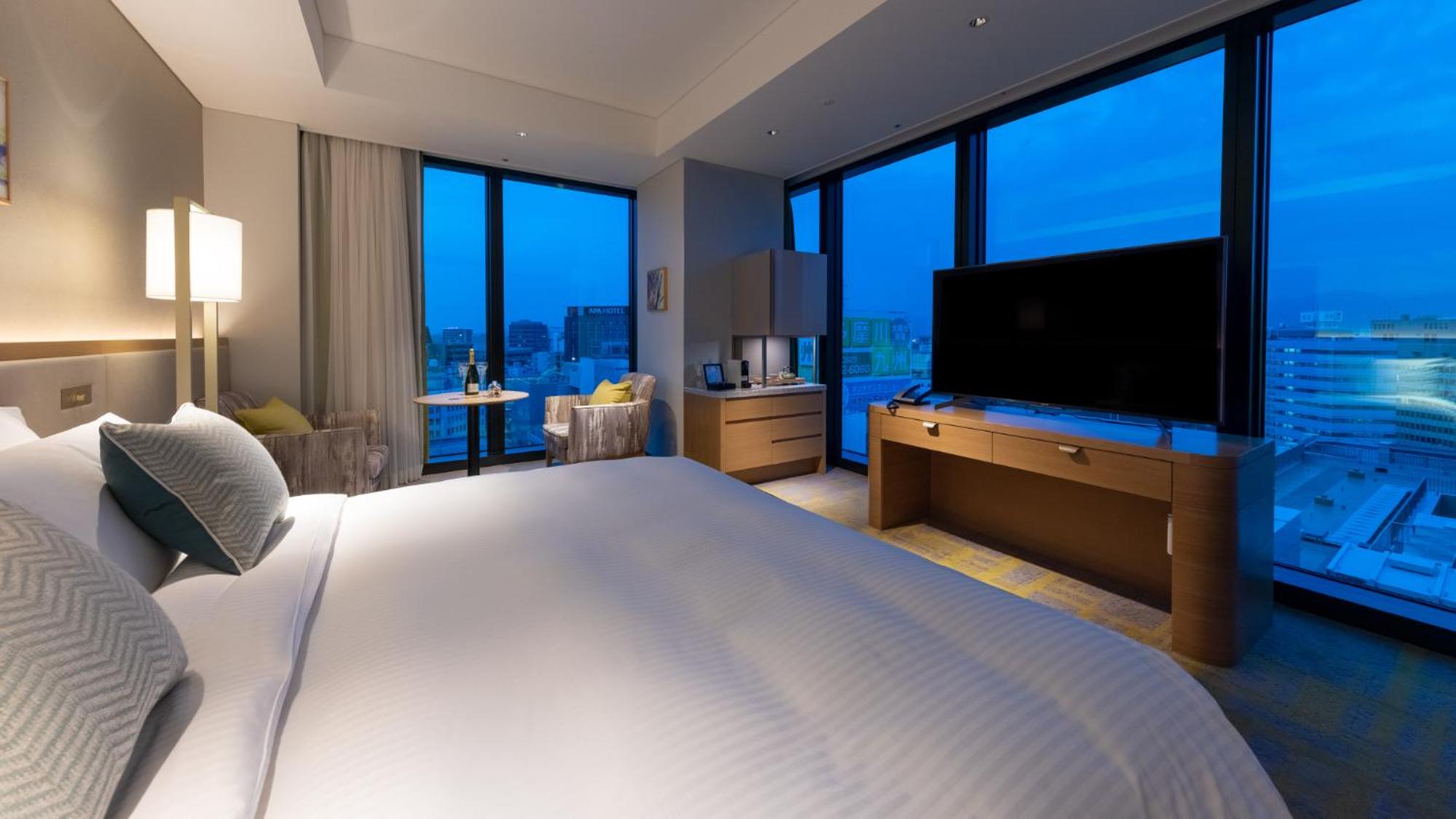 Luxury King Room - Non-Smoking - Photo 13