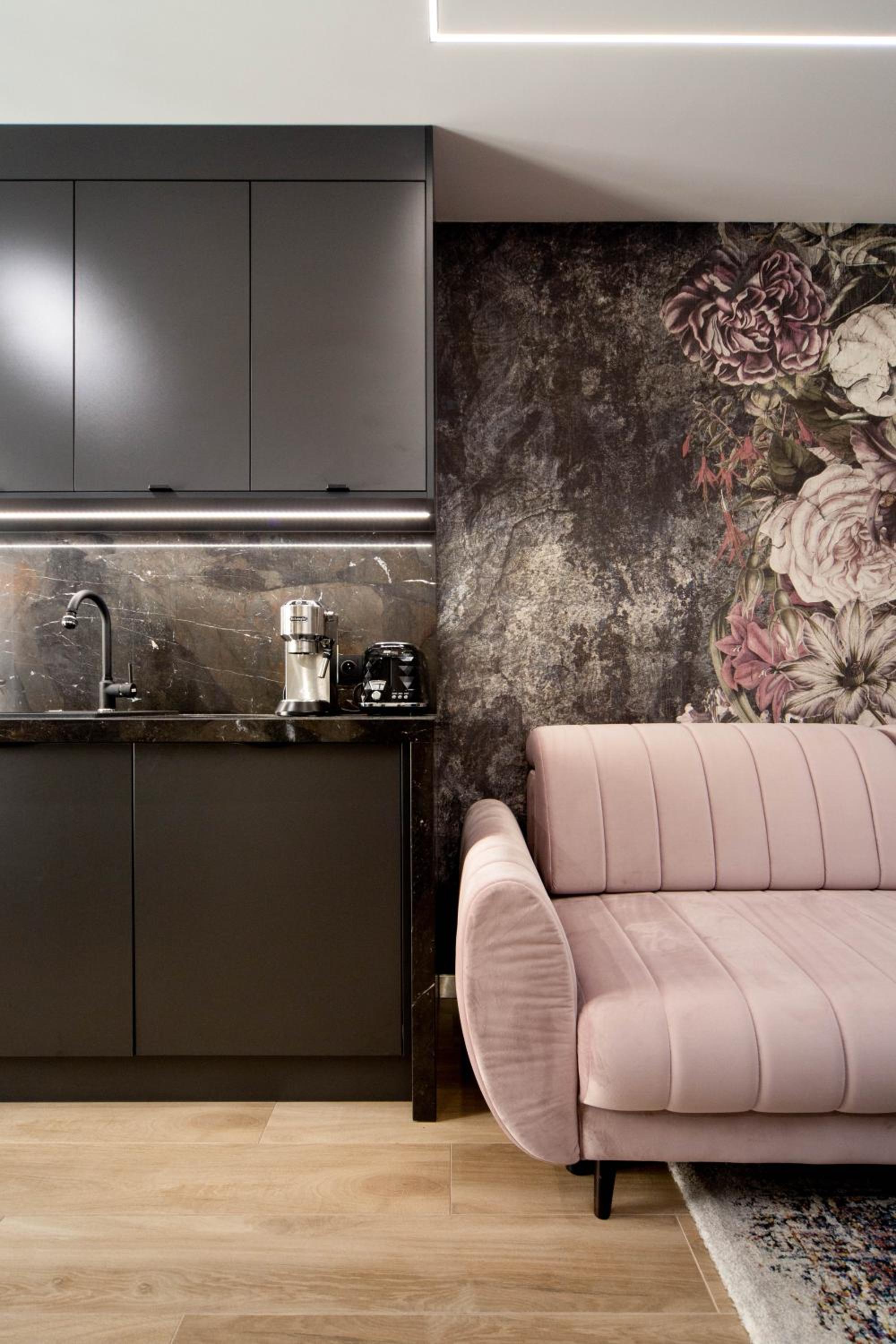 One-Bedroom Apartment - Photo 9