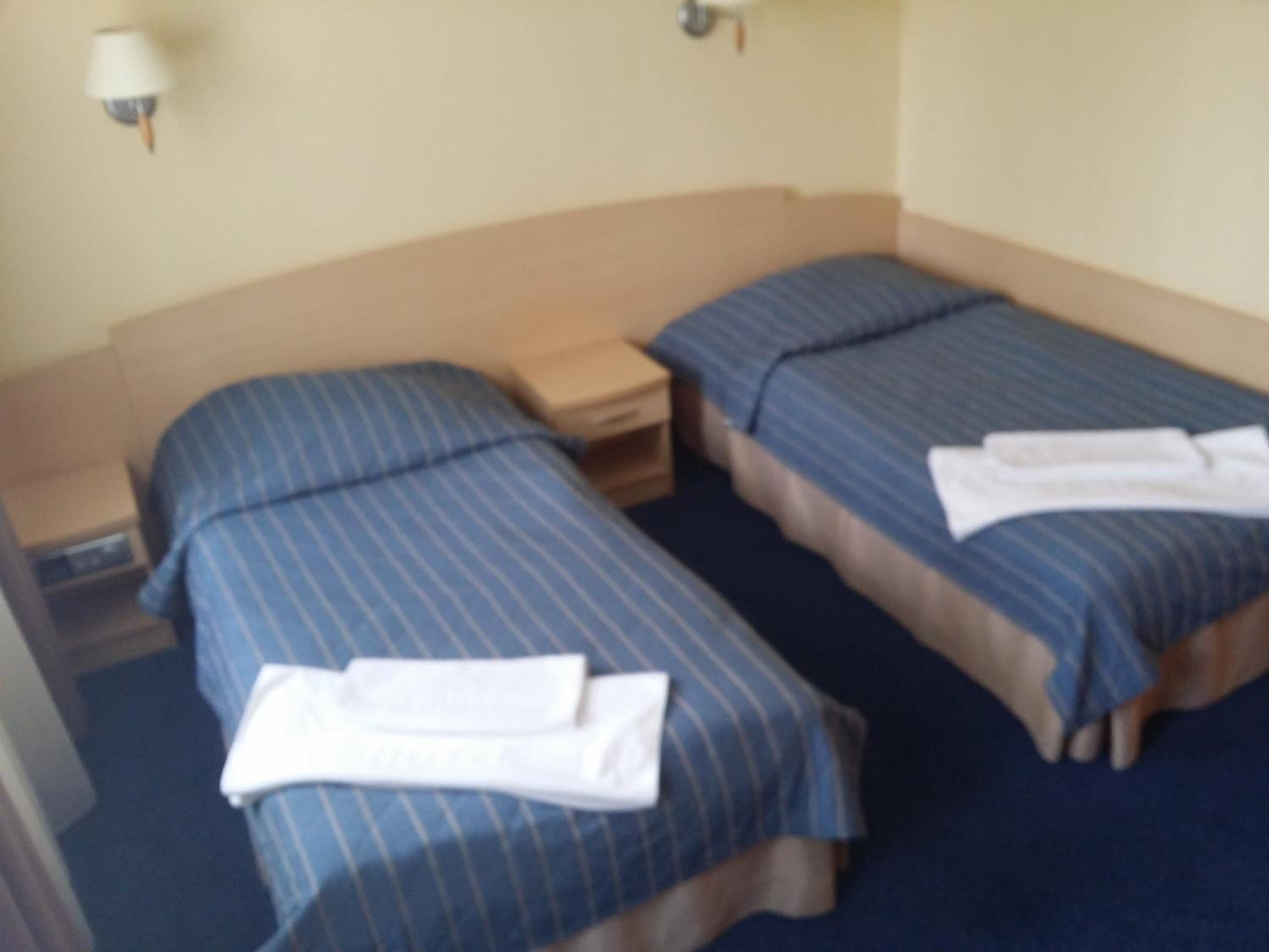 Twin Room - Photo 3