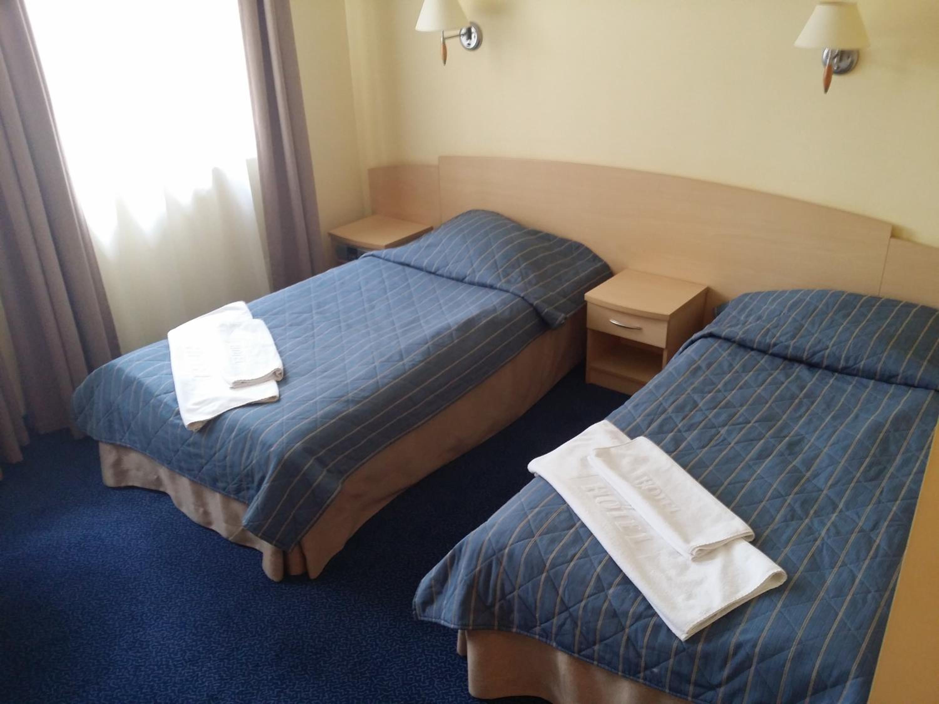 Twin Room - Photo 2