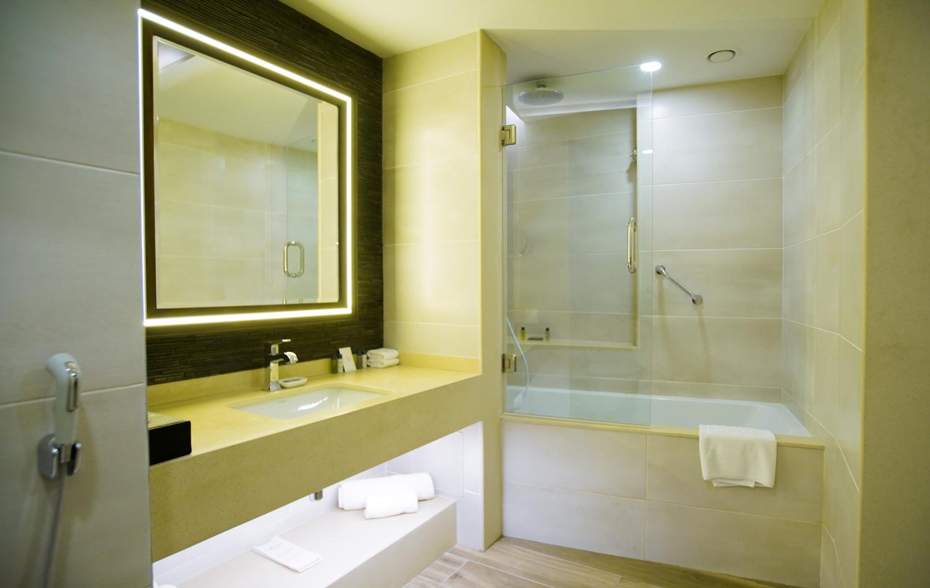 Panafric Deluxe Twin Room - Photo 4