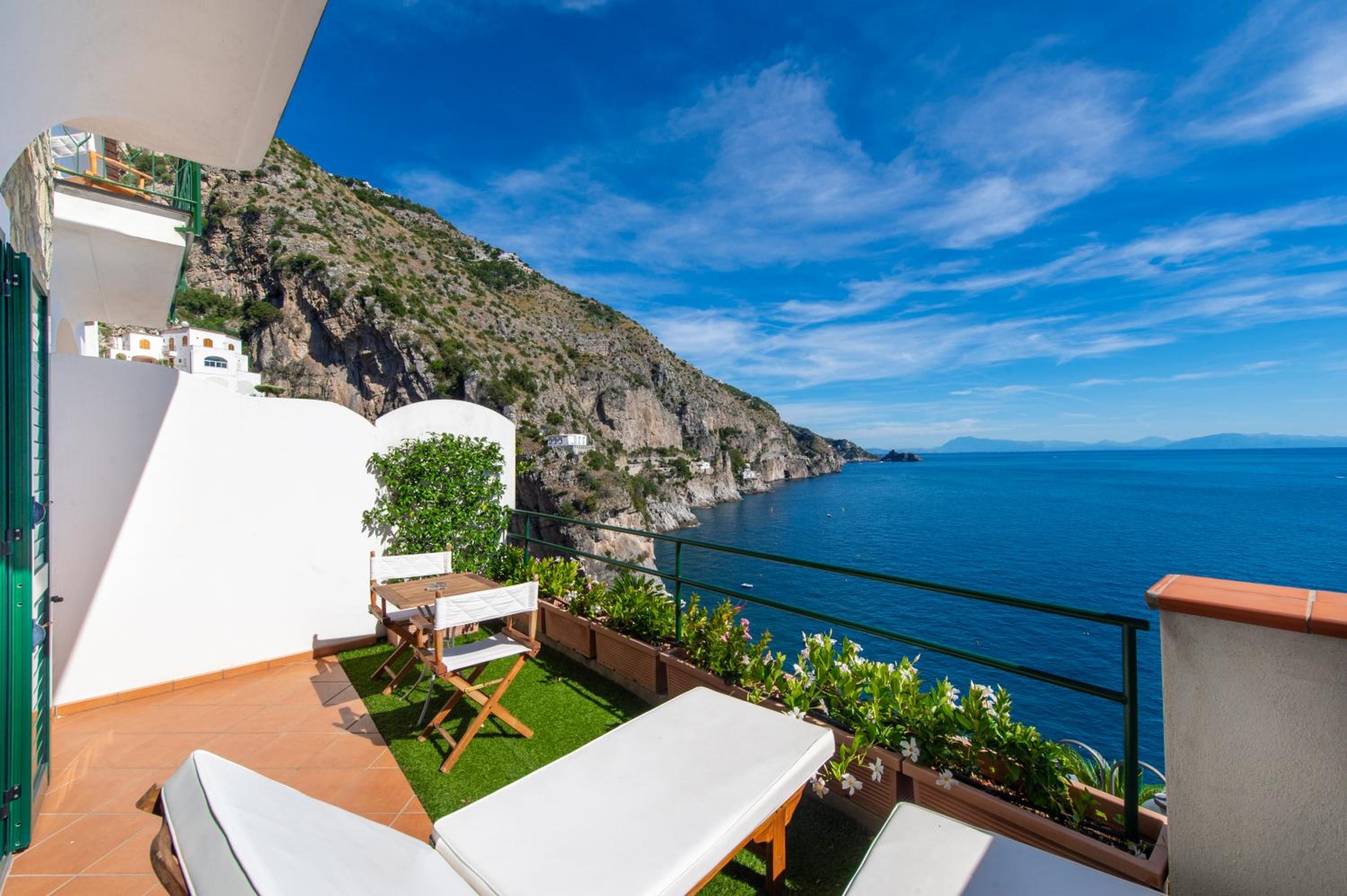 Deluxe Double Room with Terrace and Sea View - Photo 5