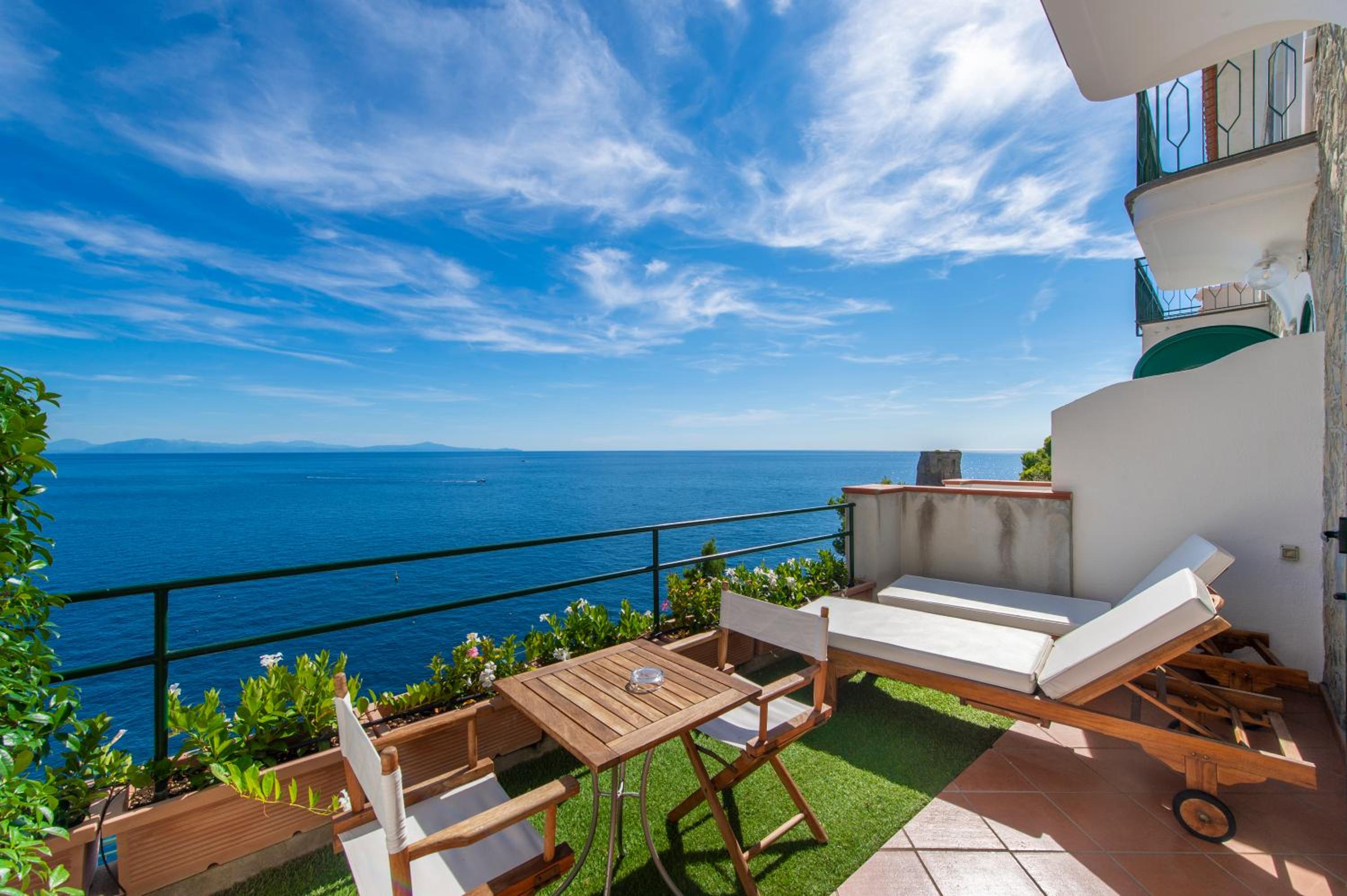 Deluxe Double Room with Terrace and Sea View - Photo 8