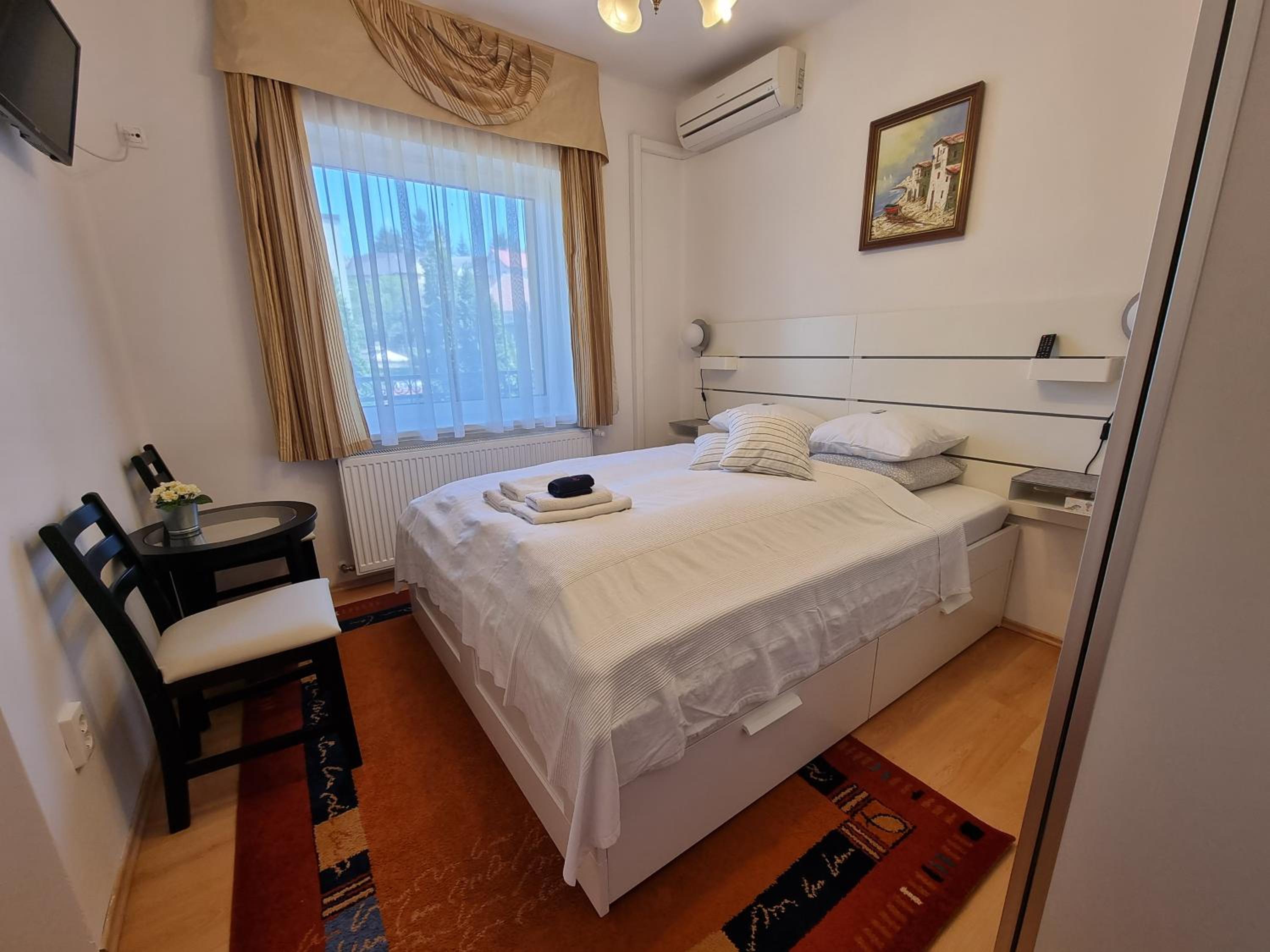 Economy Double Room photo 2