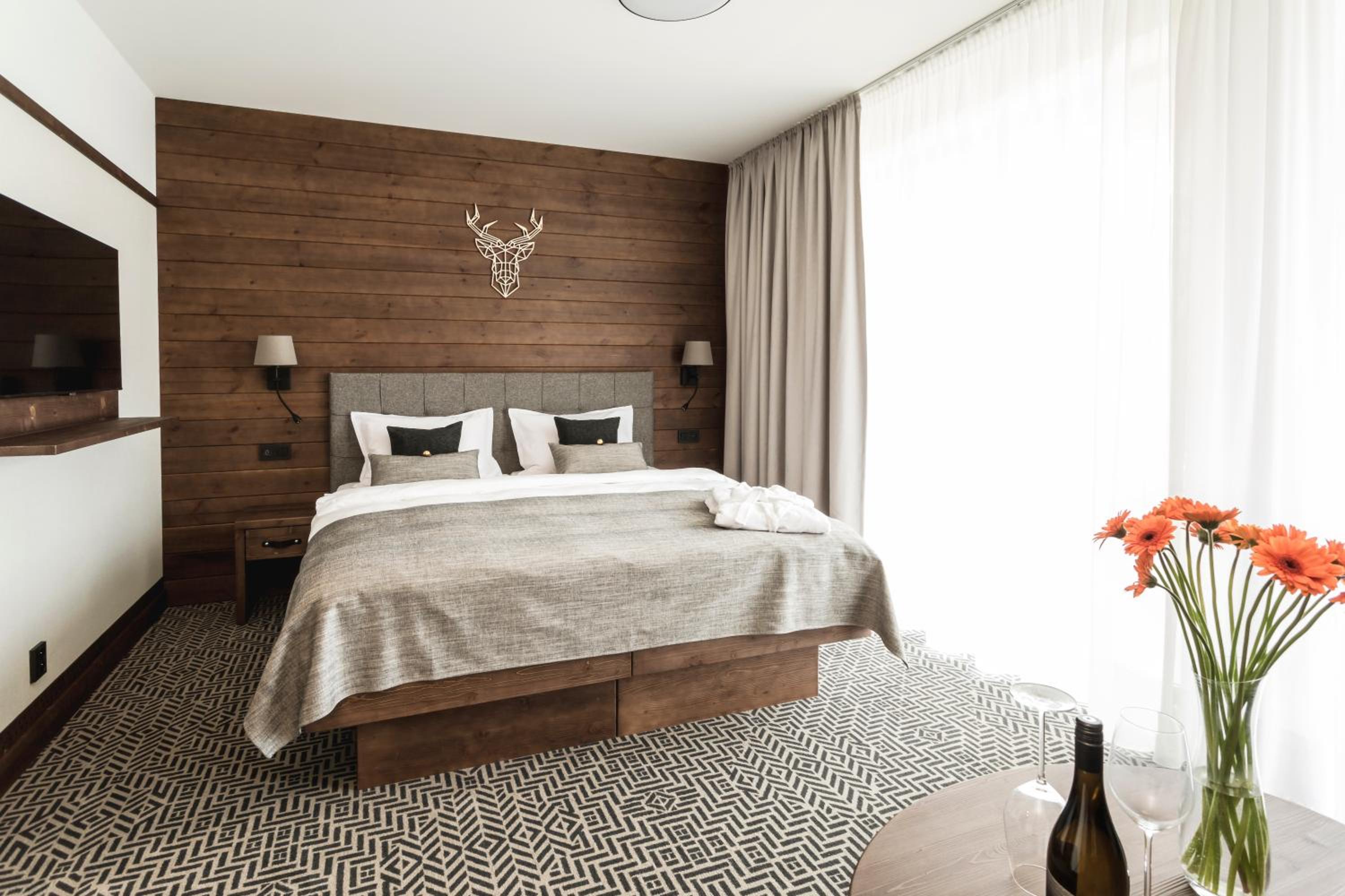 Deluxe Double Room with Extra Bed - Photo 2
