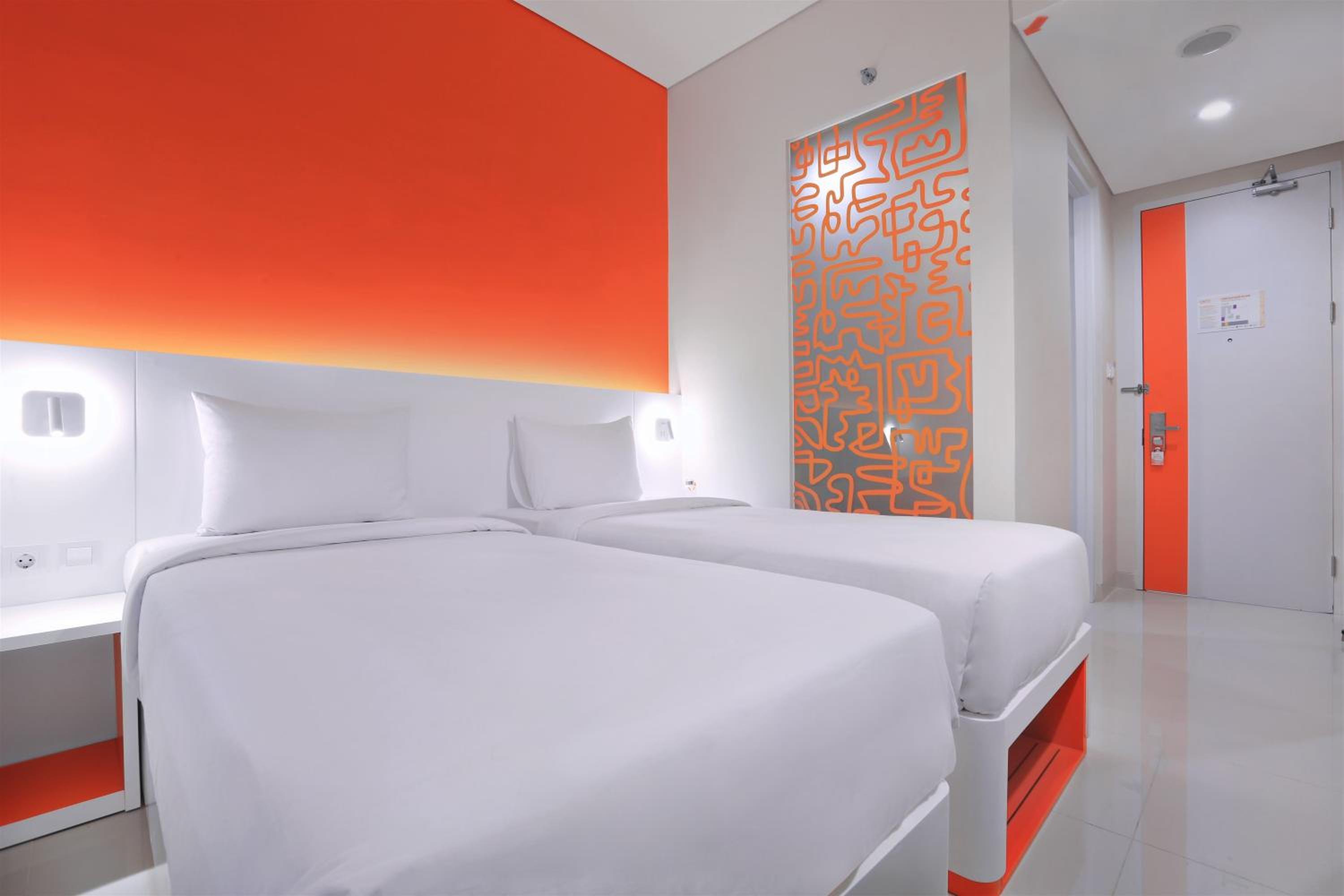 Superior Twin Room with City View - Photo 5