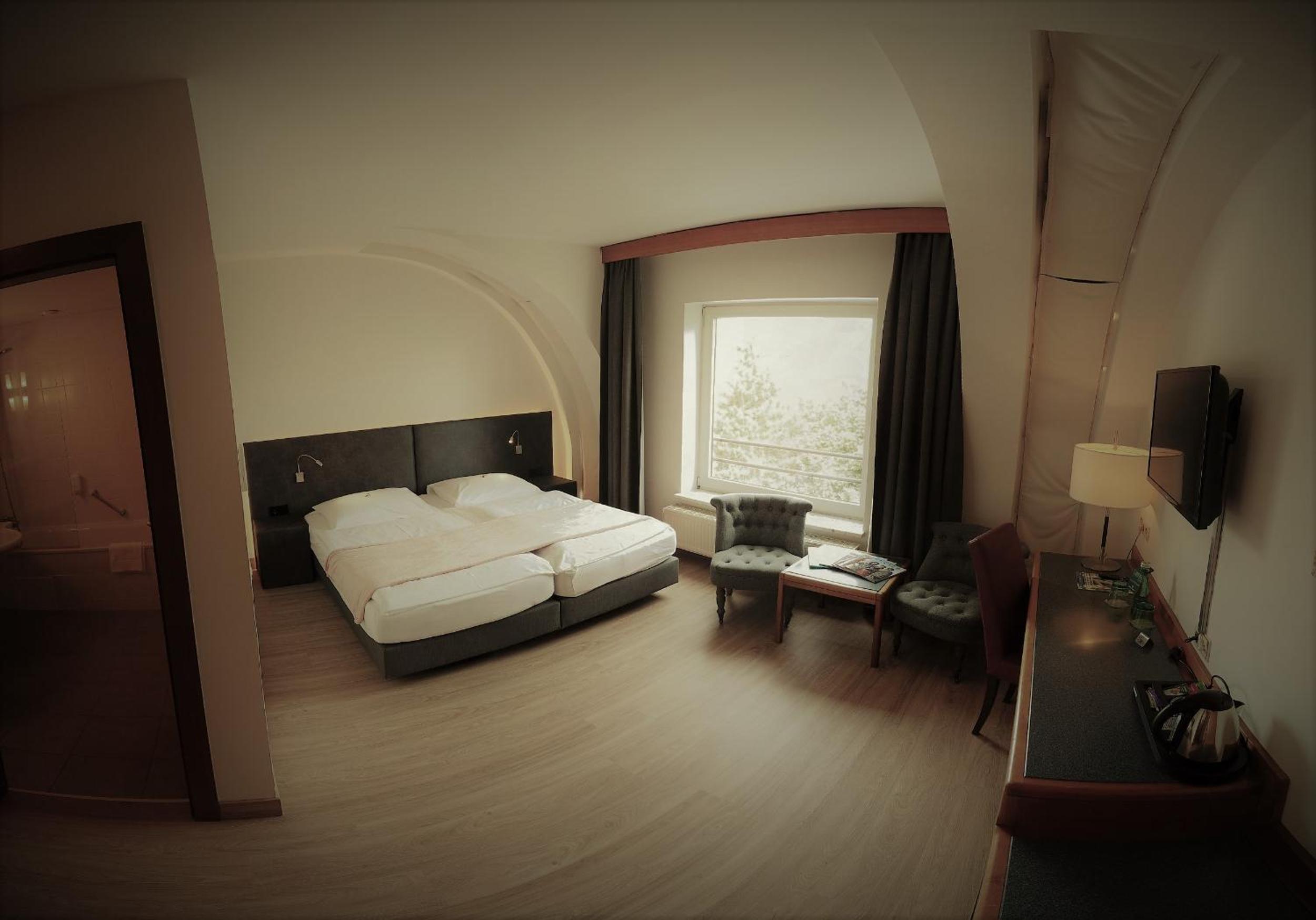 Standard Double Room - Photo 9