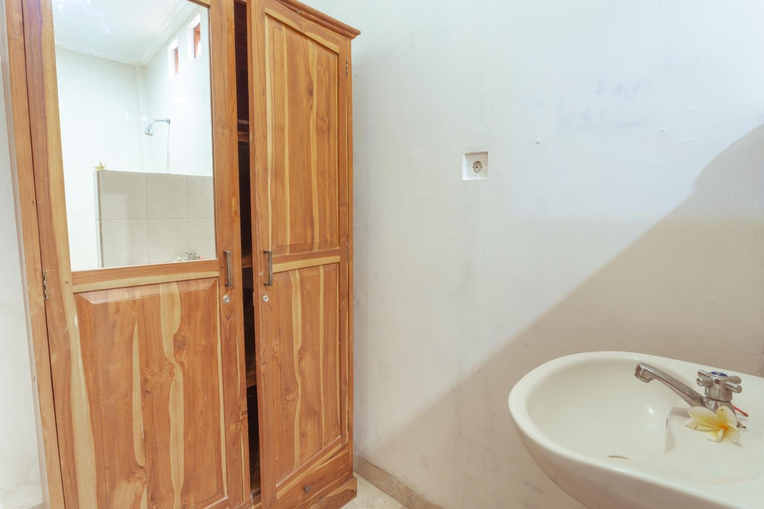 Deluxe Double or Twin Room - Photo 8
