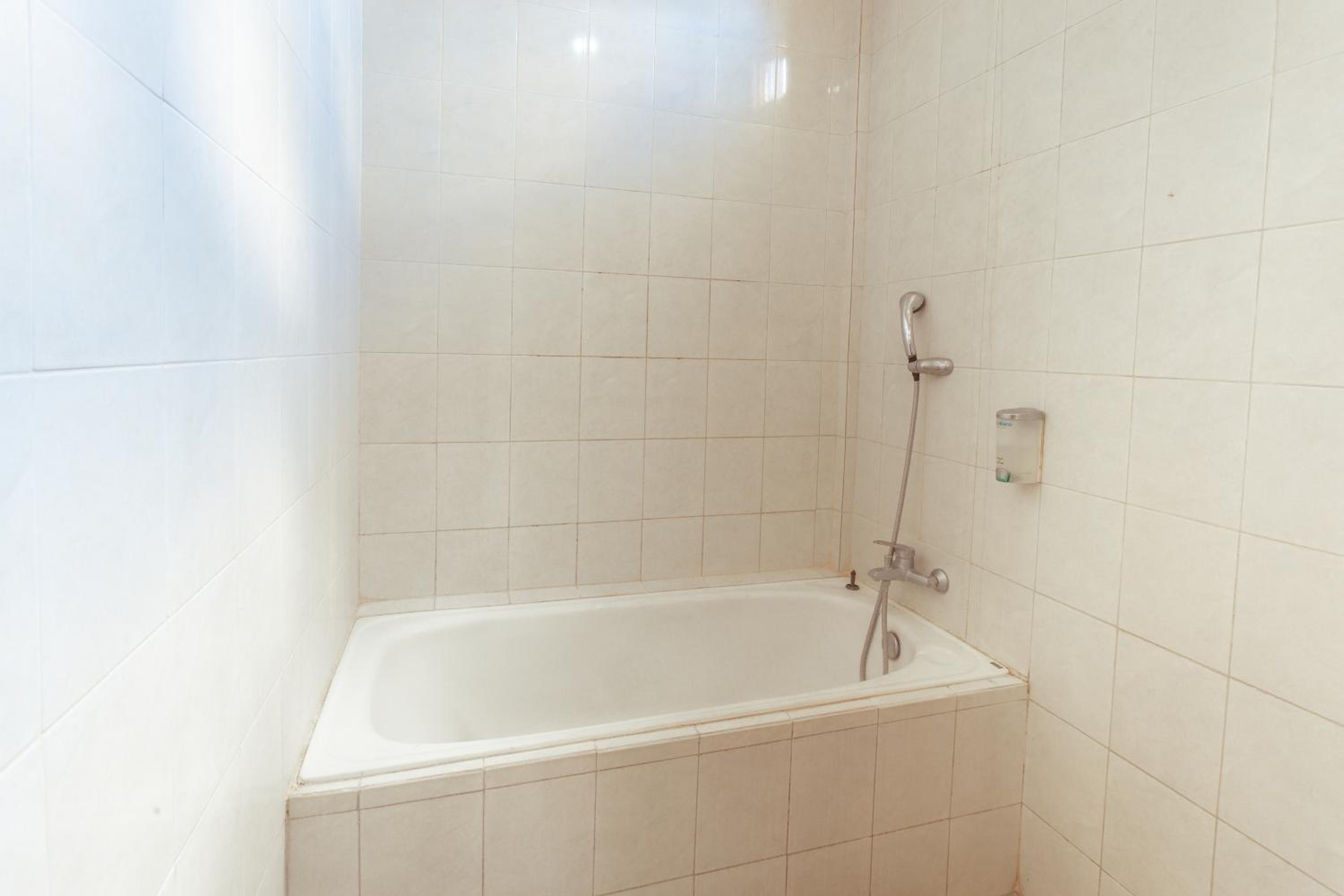 Deluxe Double or Twin Room - Photo 9