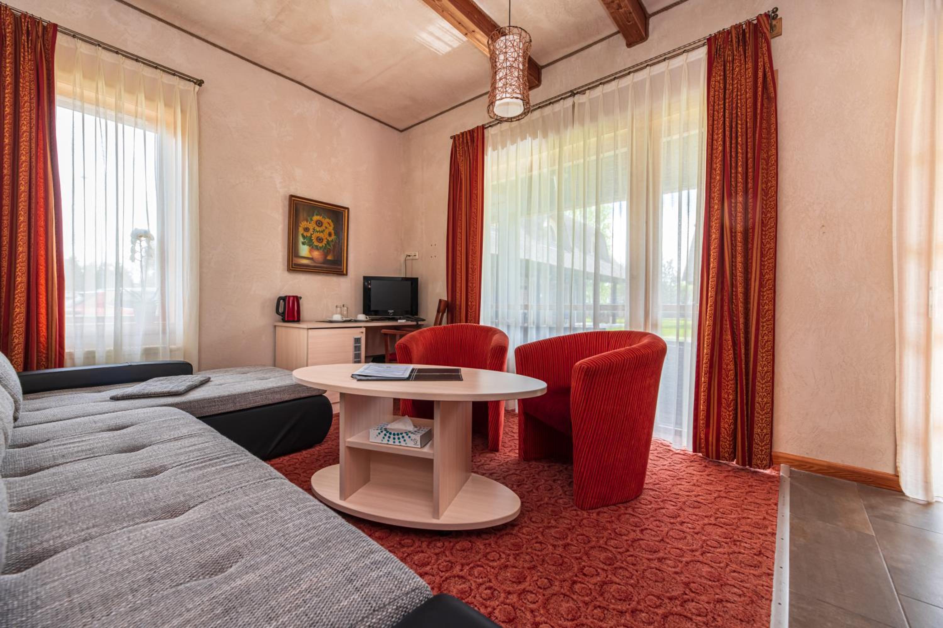 One-Bedroom Suite photo 3