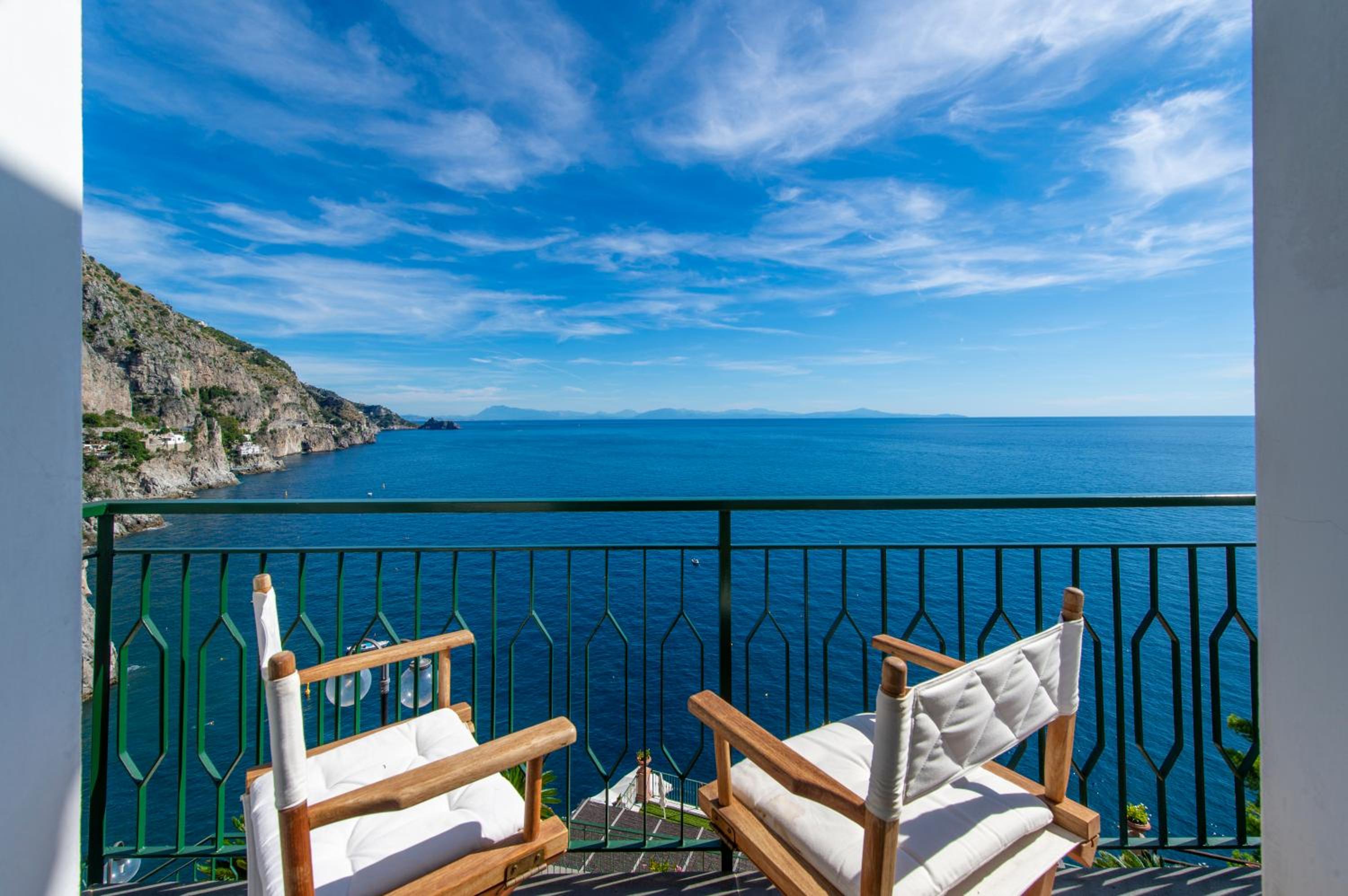 Deluxe Double Room with Balcony and Sea View - Photo 8