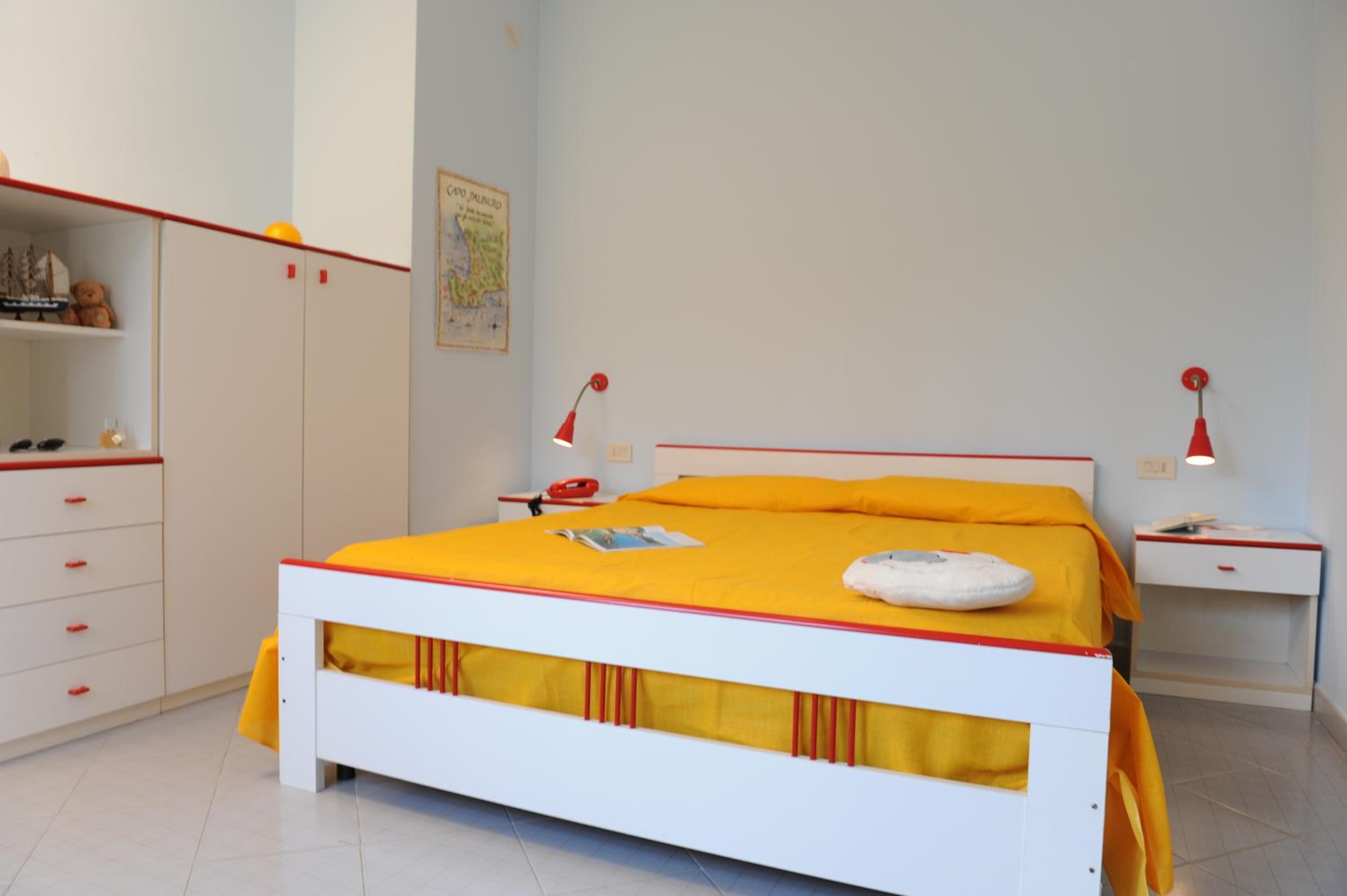 One-Bedroom Apartment (5 Adults) - Photo 2