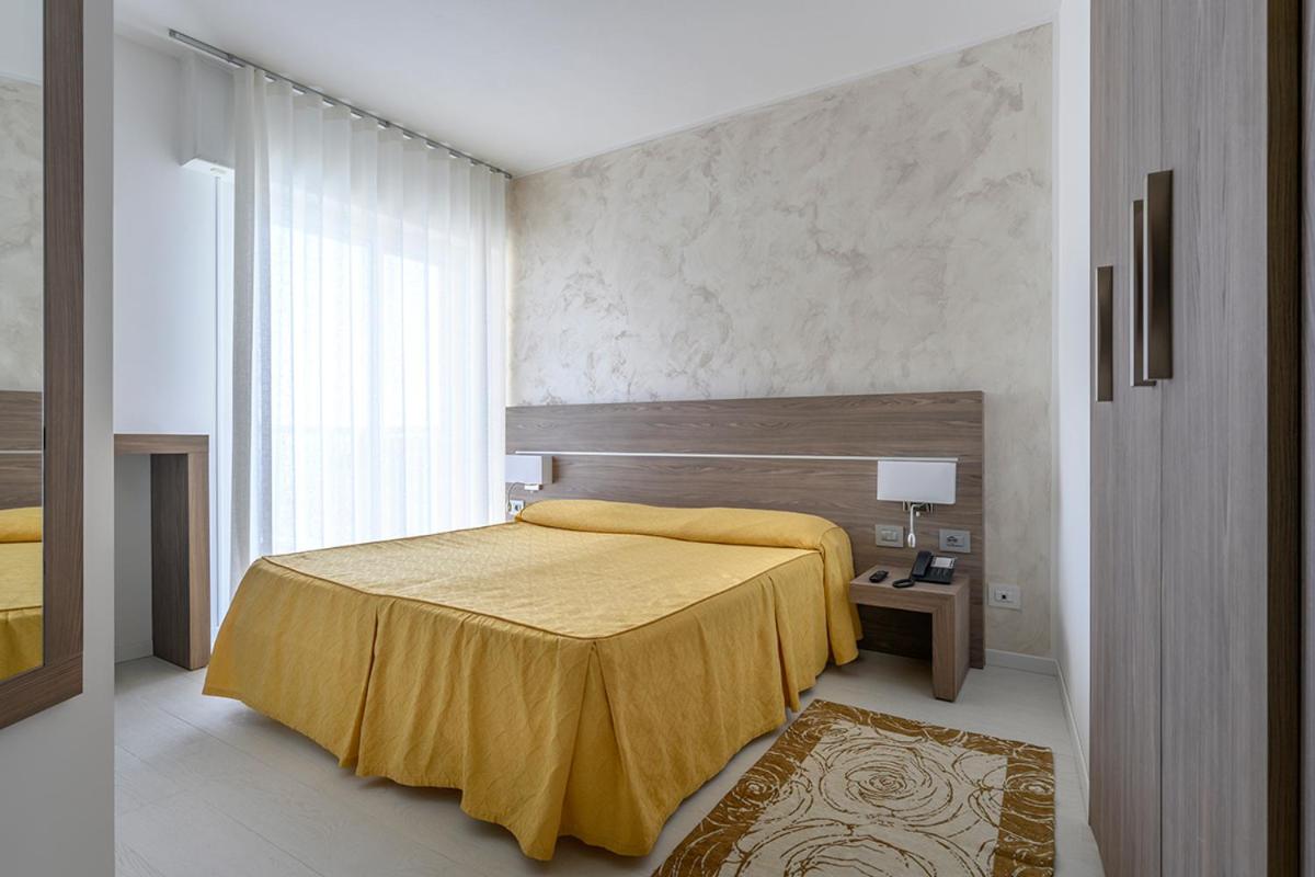 Standard Double Room - Photo 5