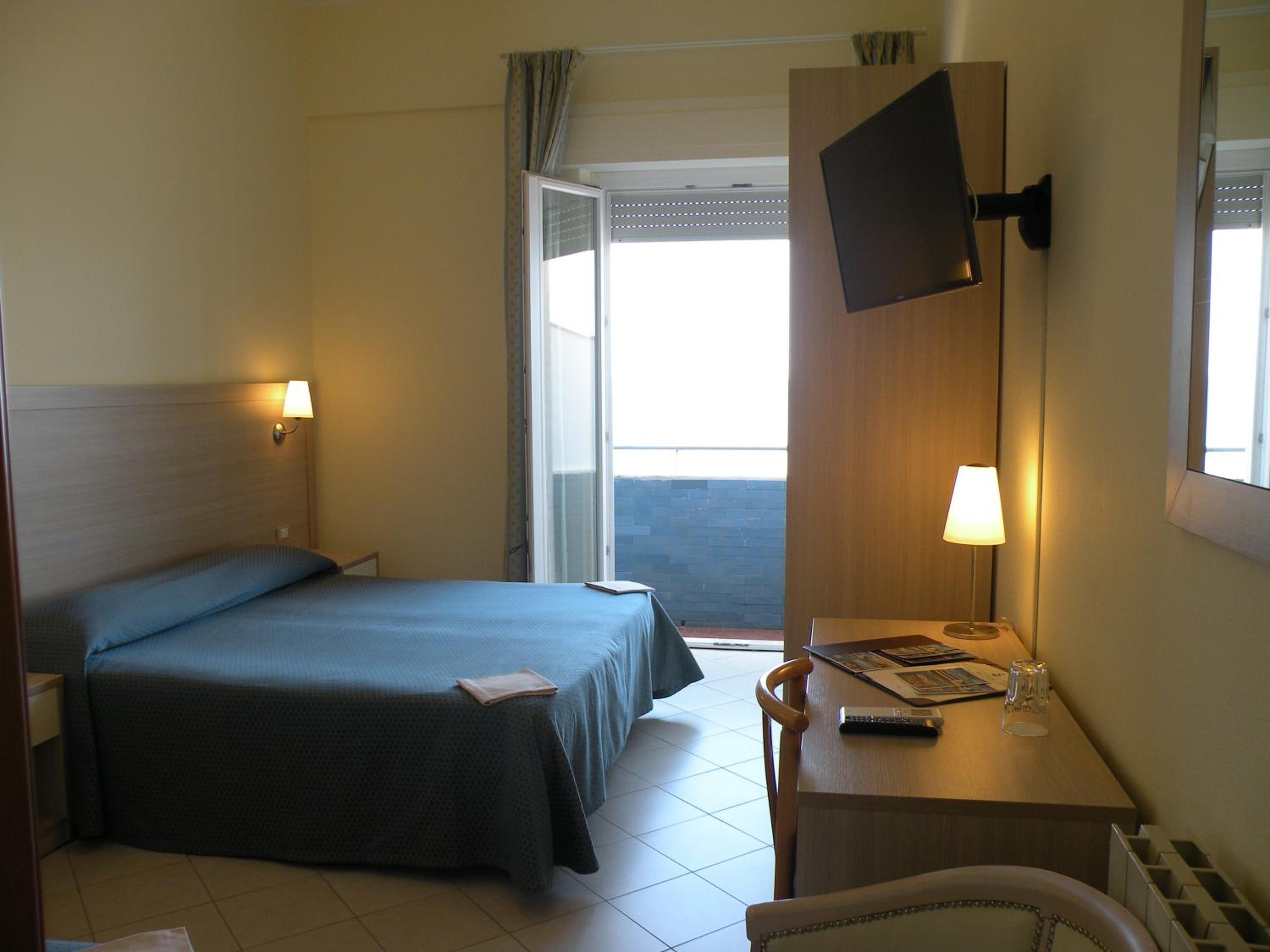 Double or Twin Room with Sea View photo 1