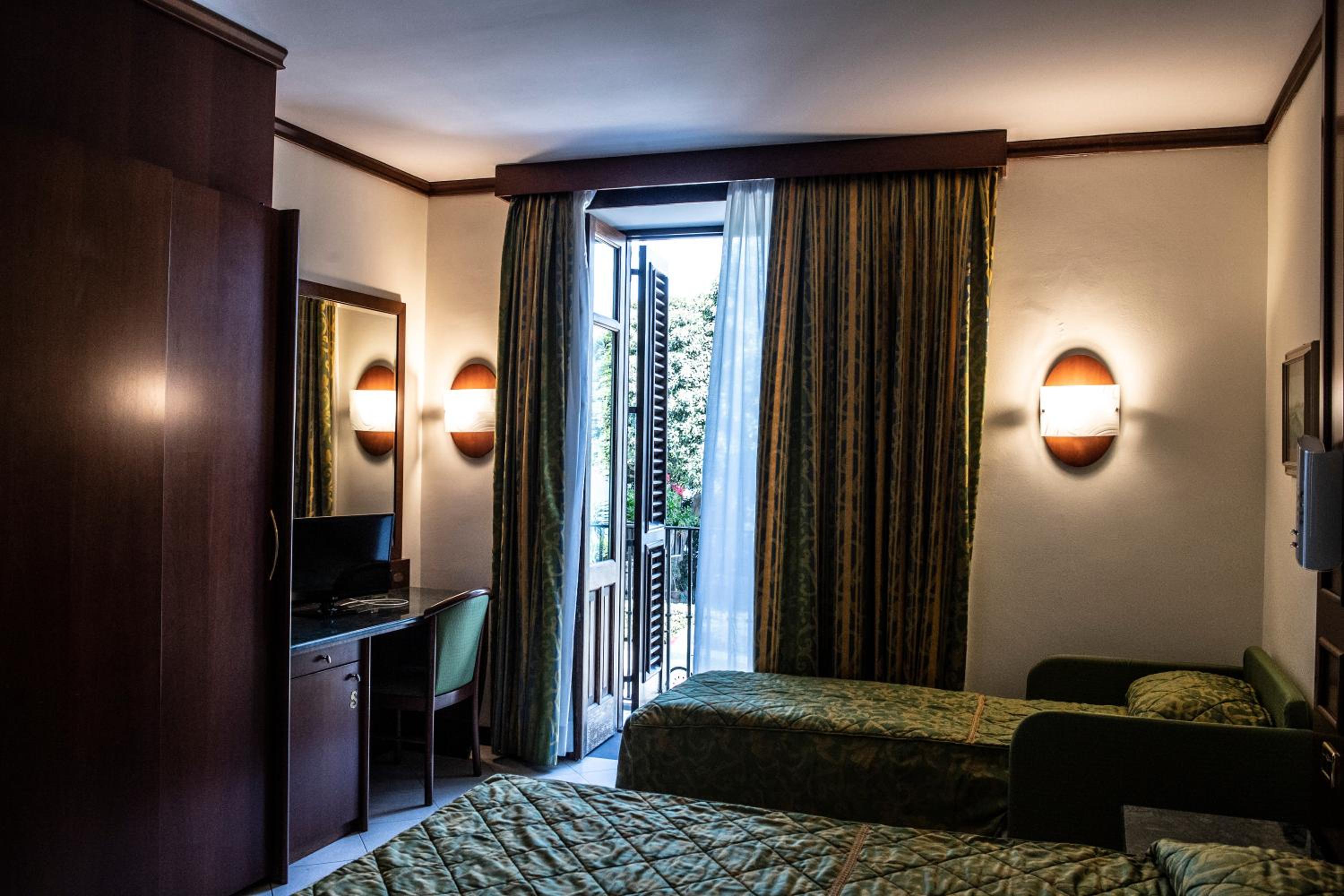 Triple Room with Sea View - Photo 1