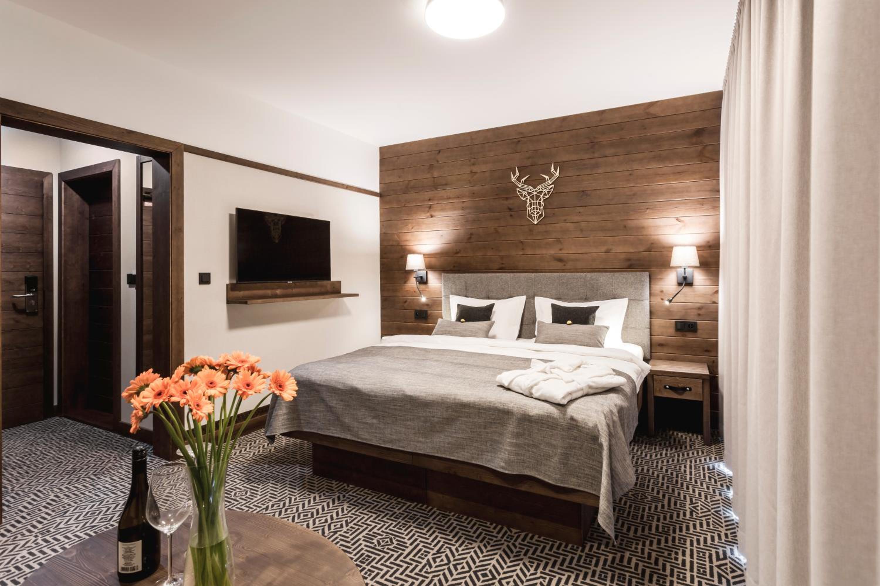Deluxe Double Room with Extra Bed - Photo 3