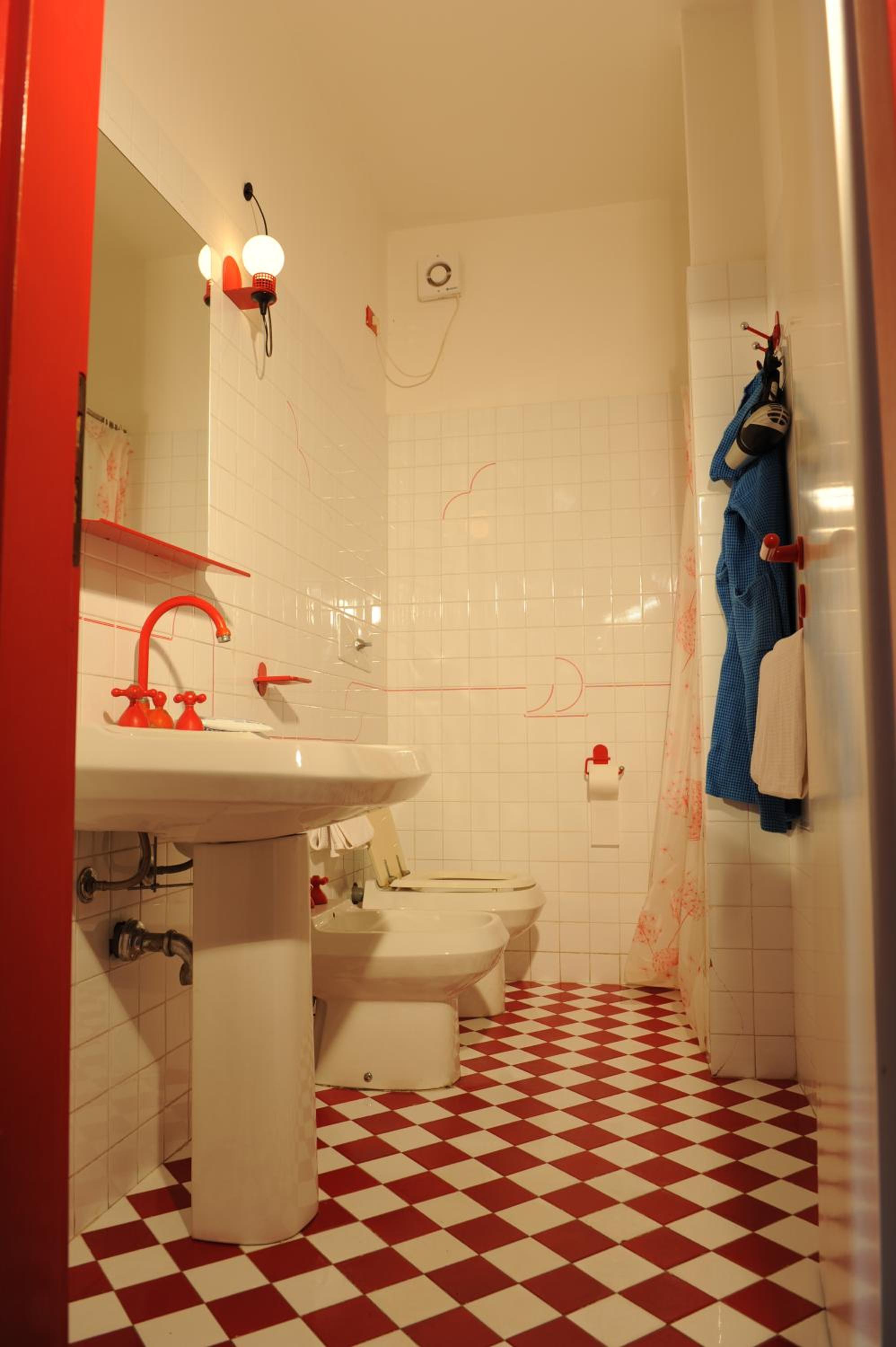 One-Bedroom Apartment (5 Adults) - Photo 9