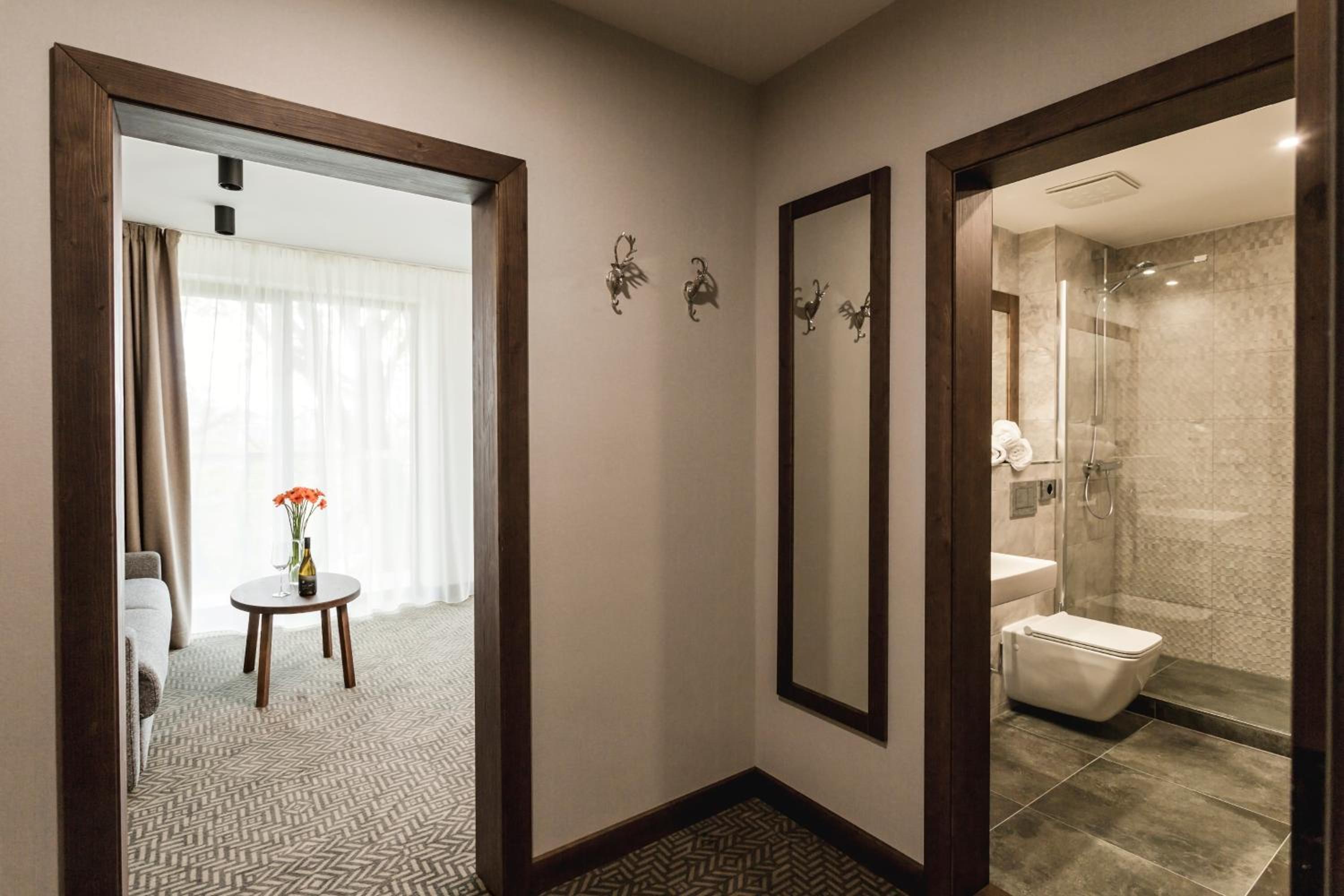 Deluxe Double Room with Extra Bed - Photo 4