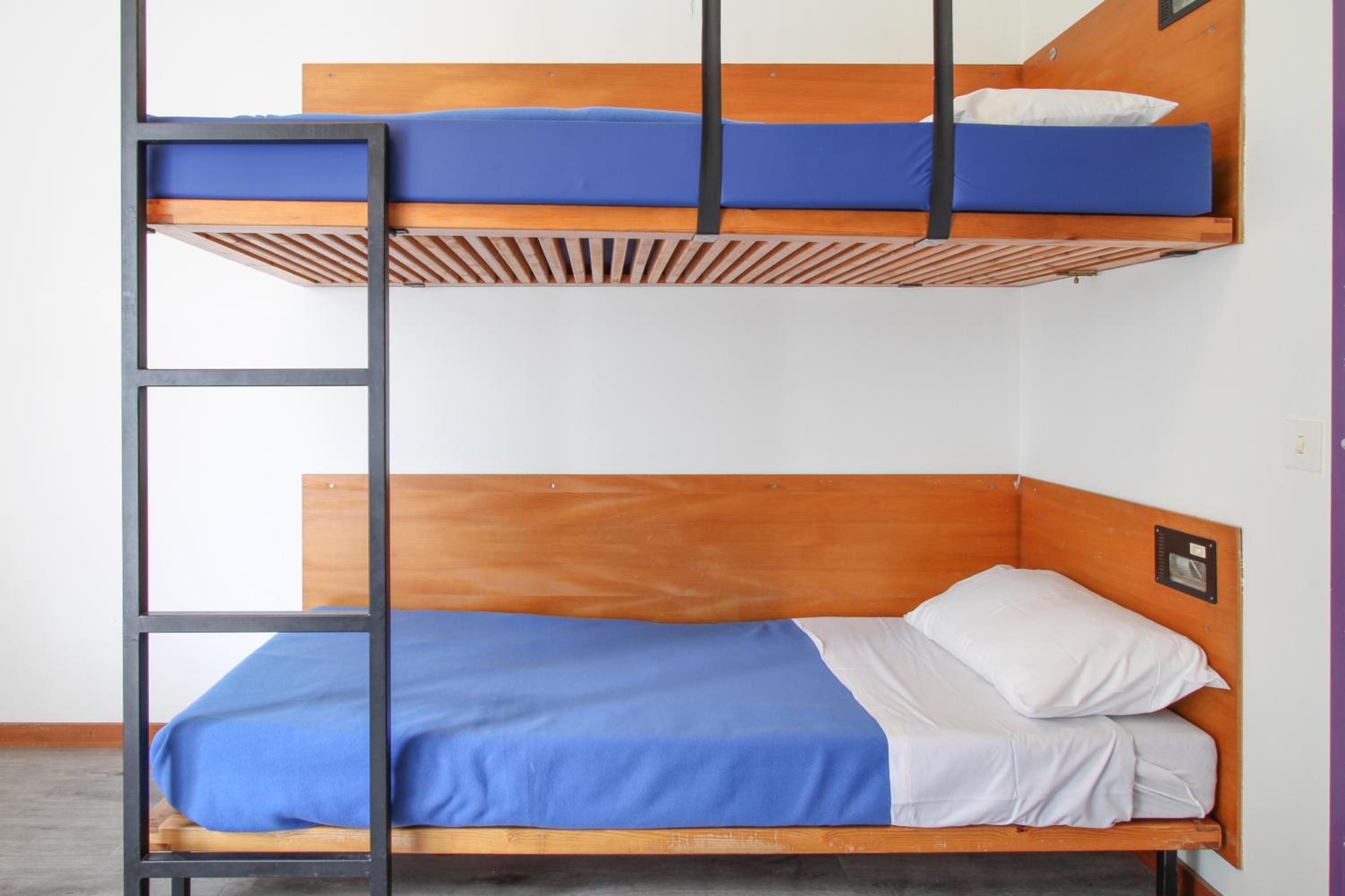 Single Bed in Male Dormitory Room photo 2