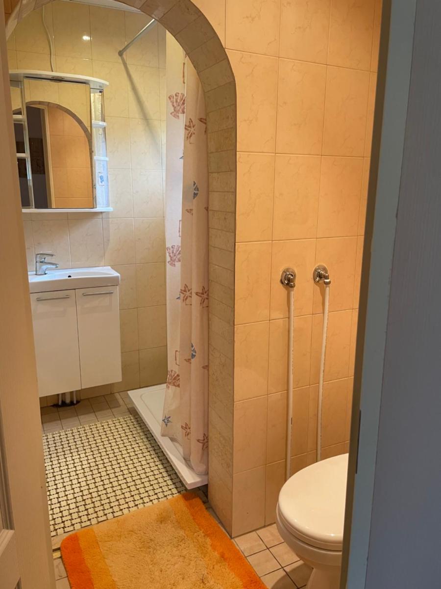 One-Bedroom Apartment - Photo 1