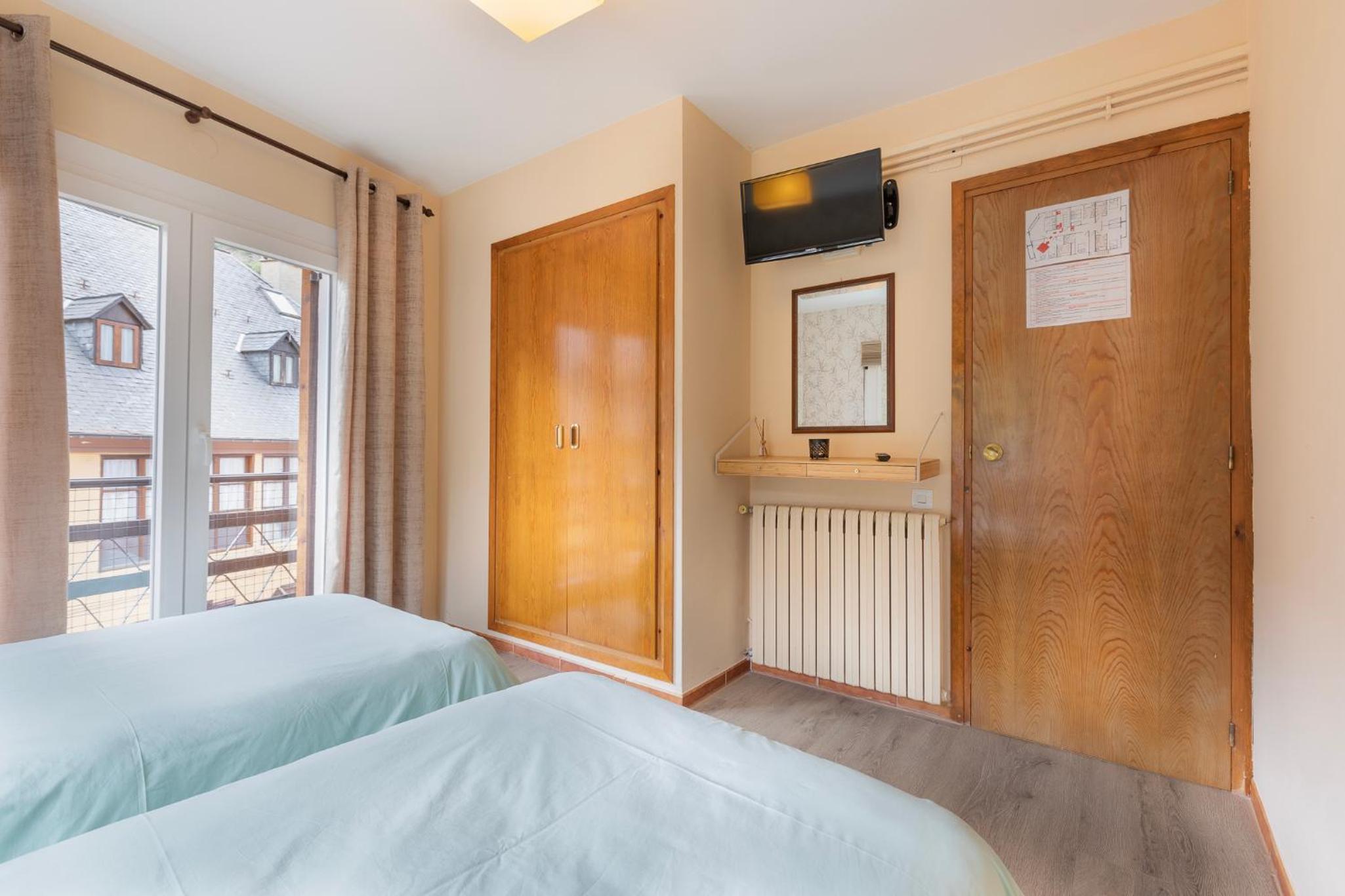 Double Room With Balcony - 2 Beds photo 2