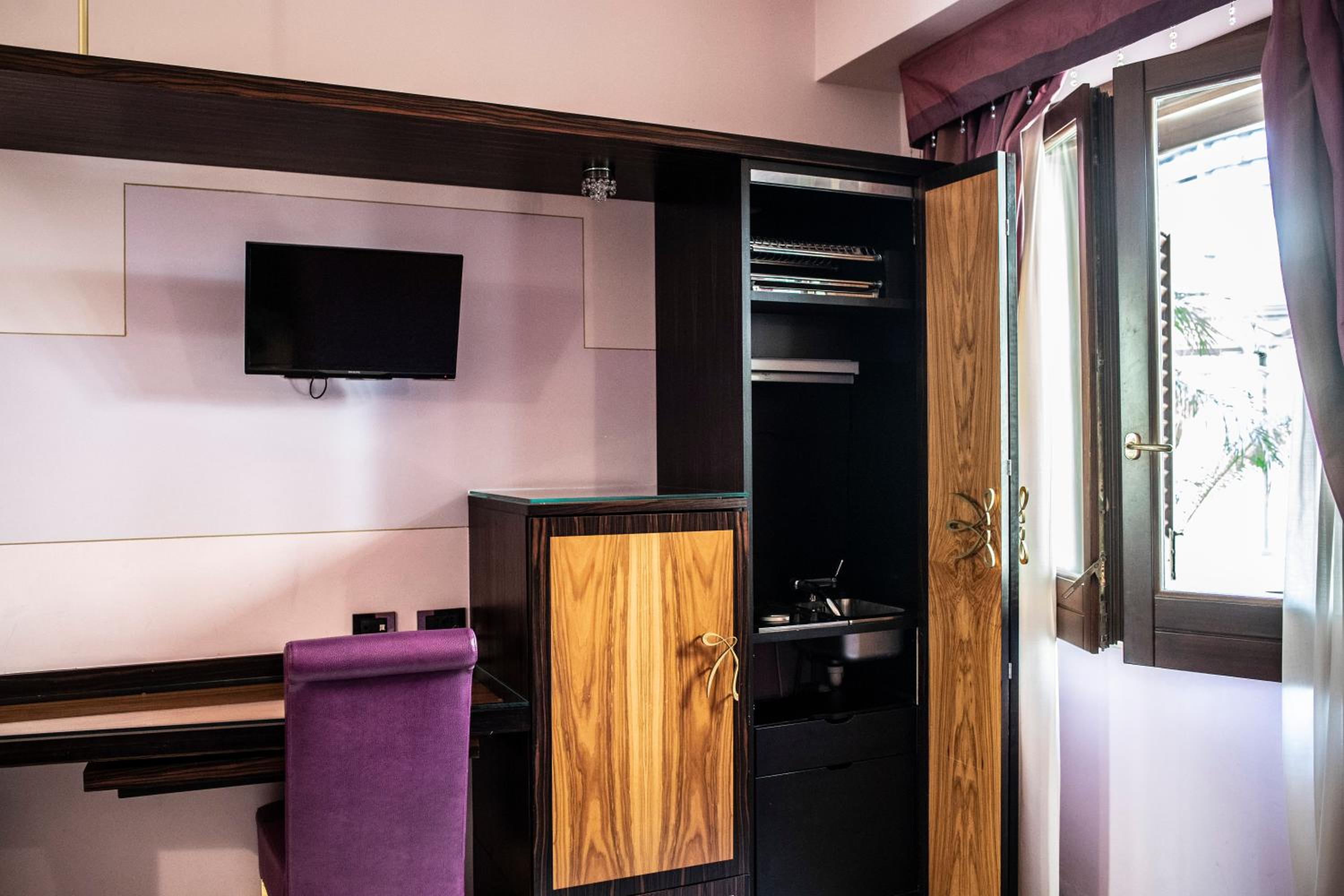 Standard Twin Room with Garden View - Photo 9
