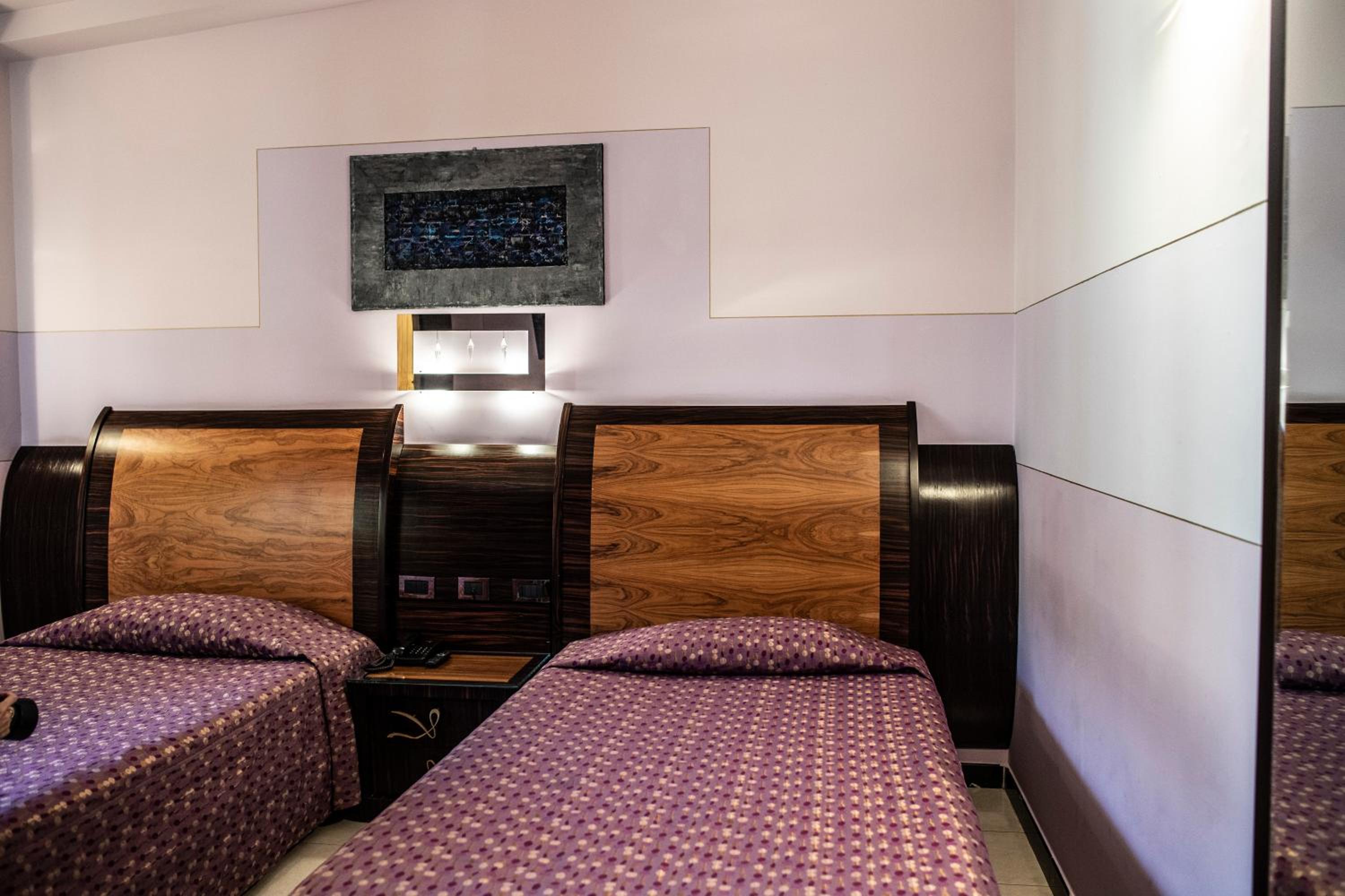 Standard Twin Room with Garden View - Photo 6