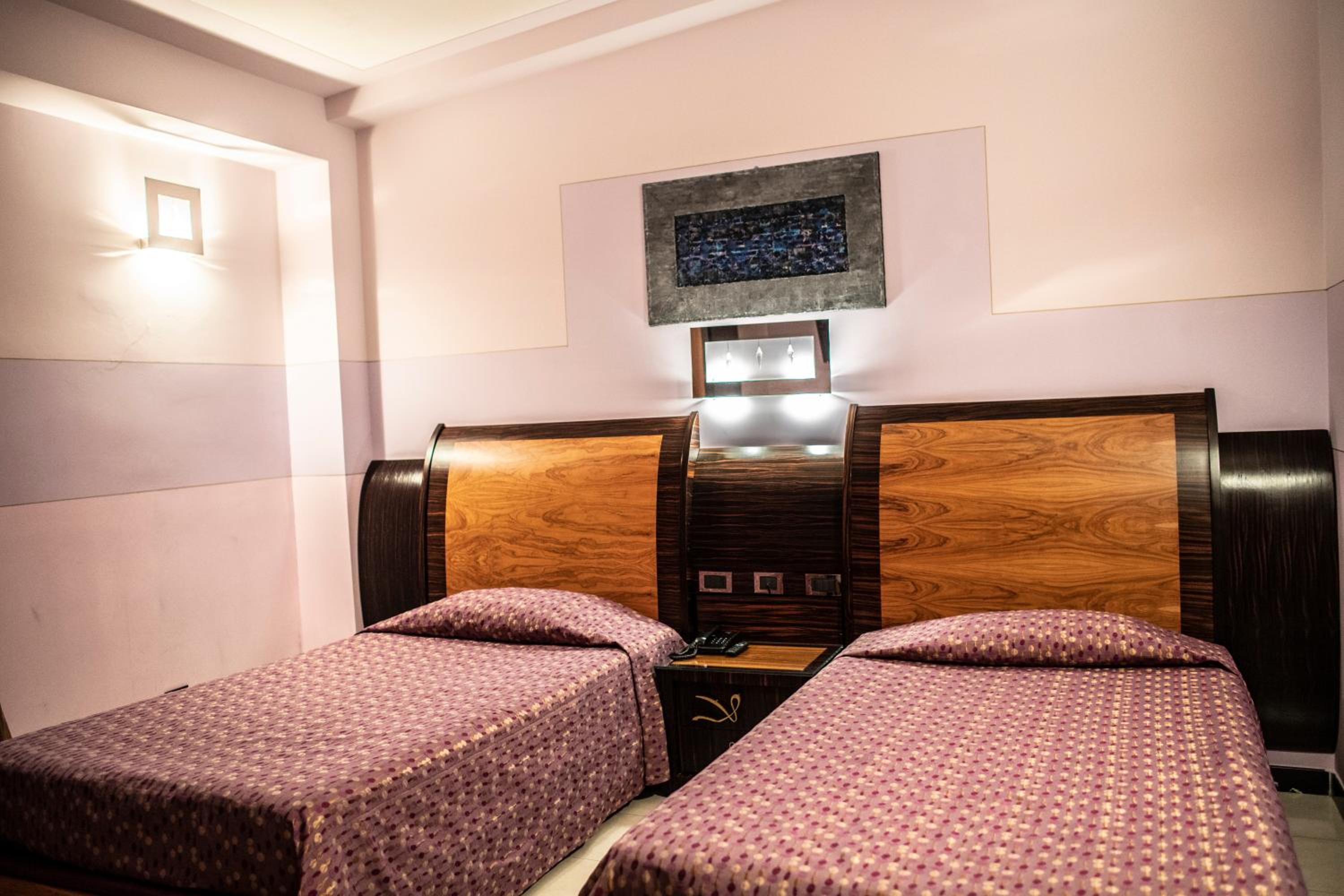 Standard Twin Room with Garden View - Photo 8