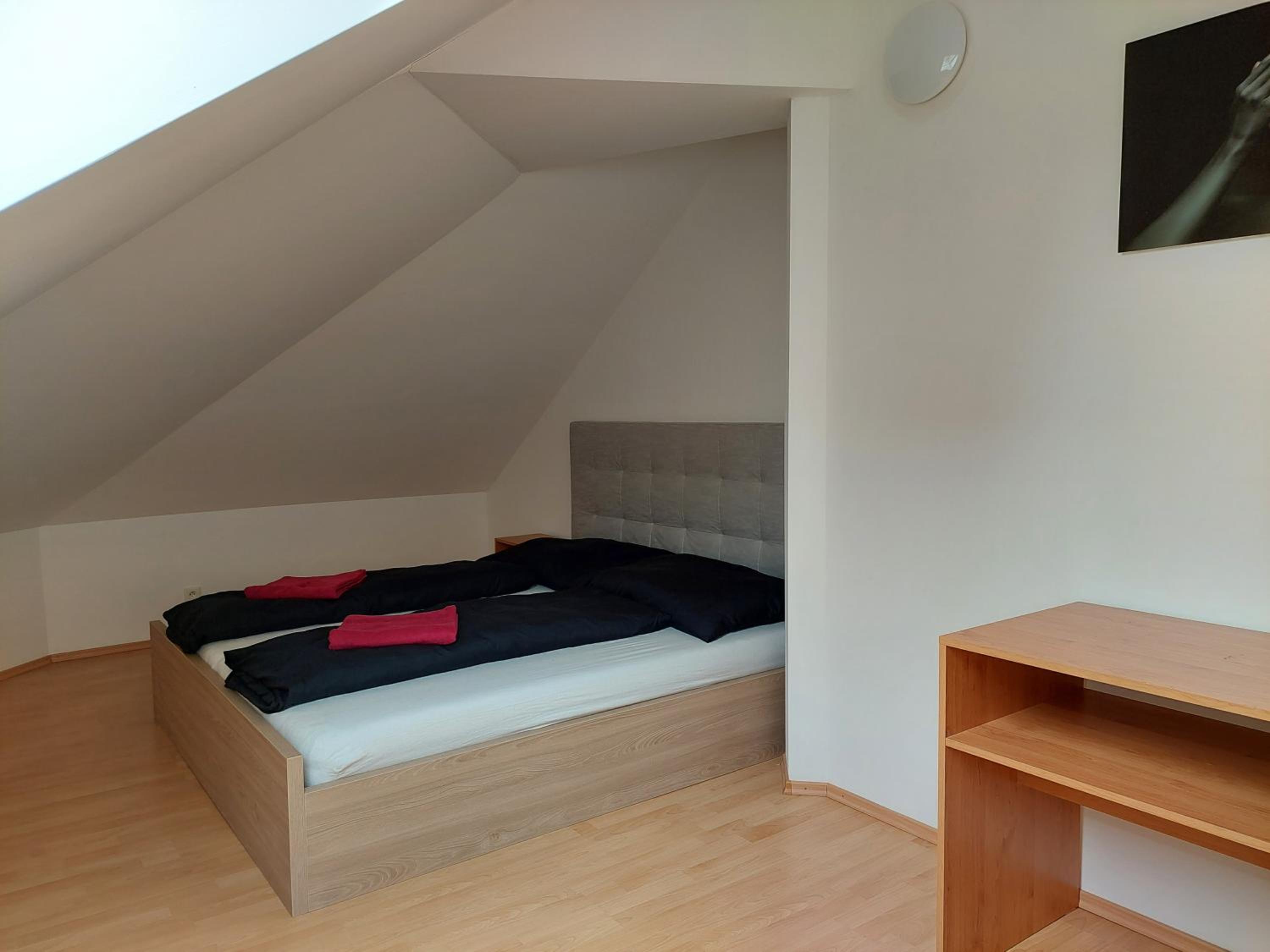 Double Room with Private Bathroom - Photo 11