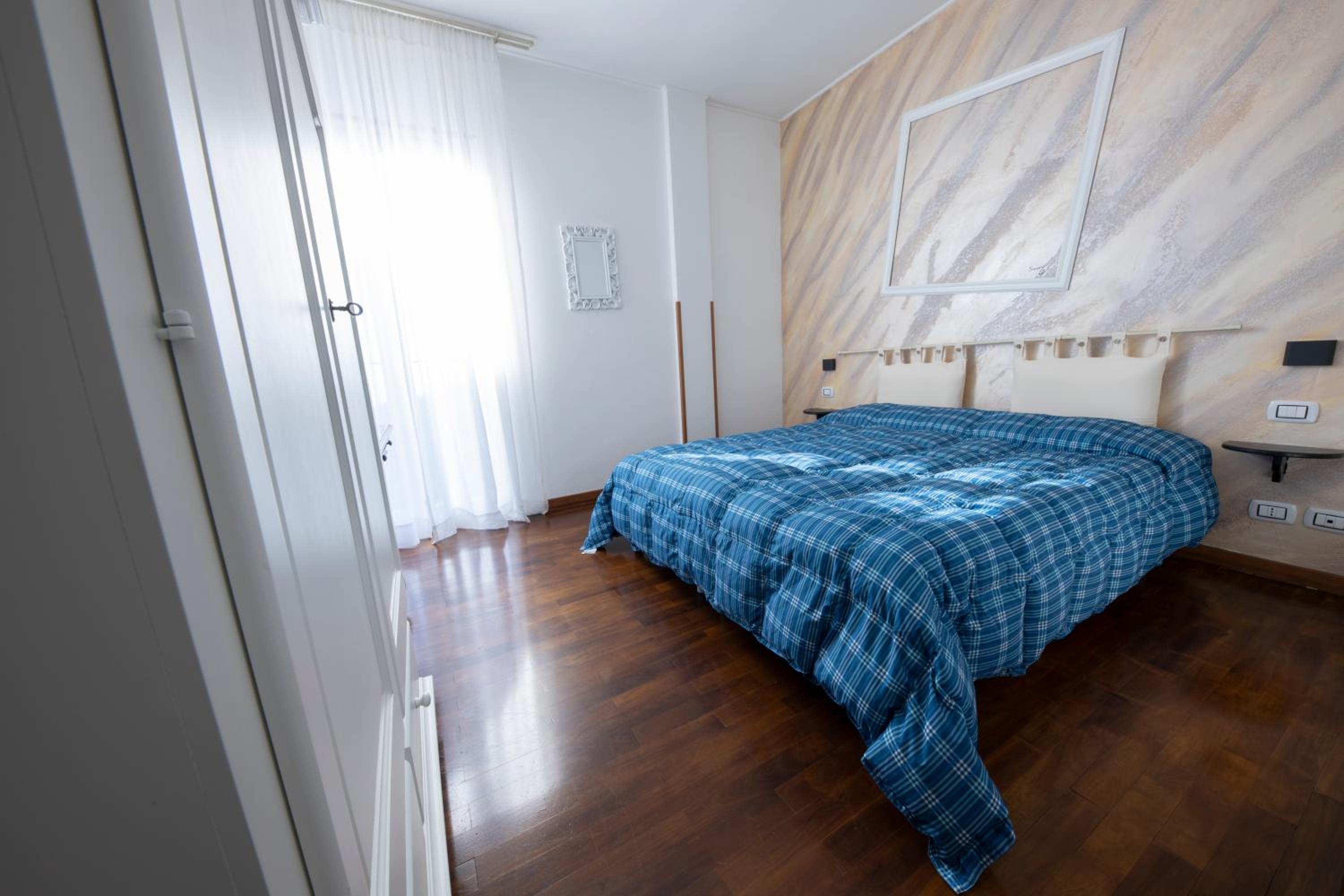 Double Room with Sea View - Photo 4