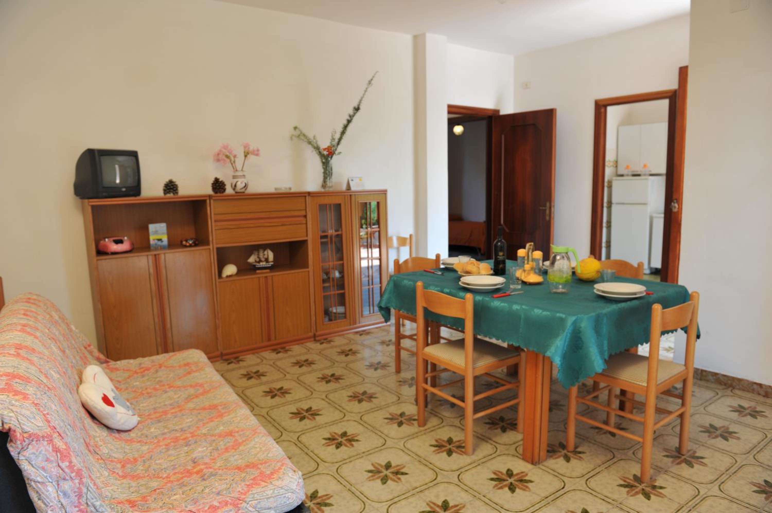 Two-Bedroom Apartment (6 Adults) - Photo 9