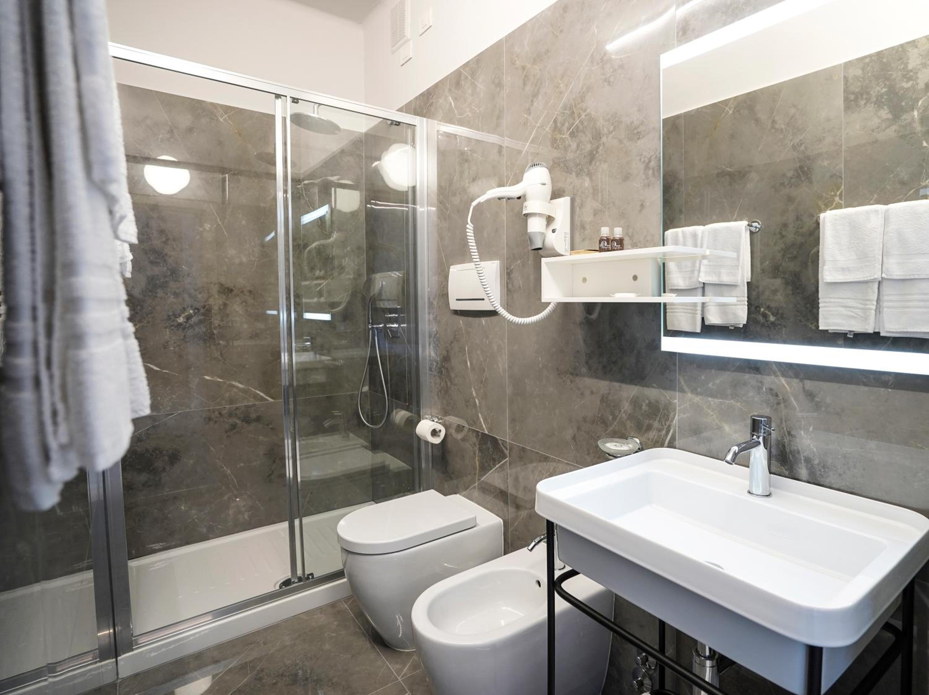 Deluxe Double Room with Balcony and Sea View - Photo 4