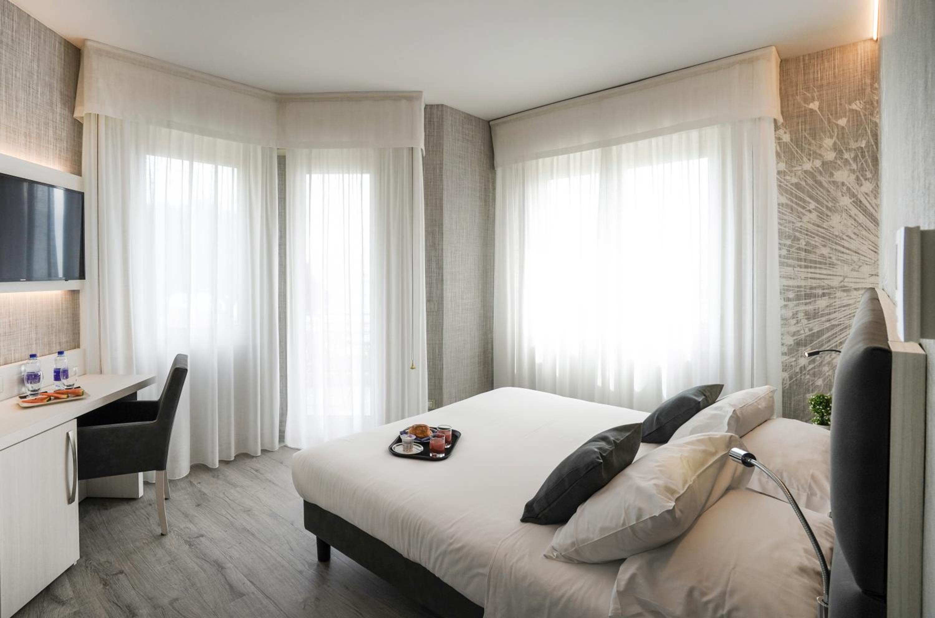 Deluxe Double Room with Balcony and Sea View - Photo 20