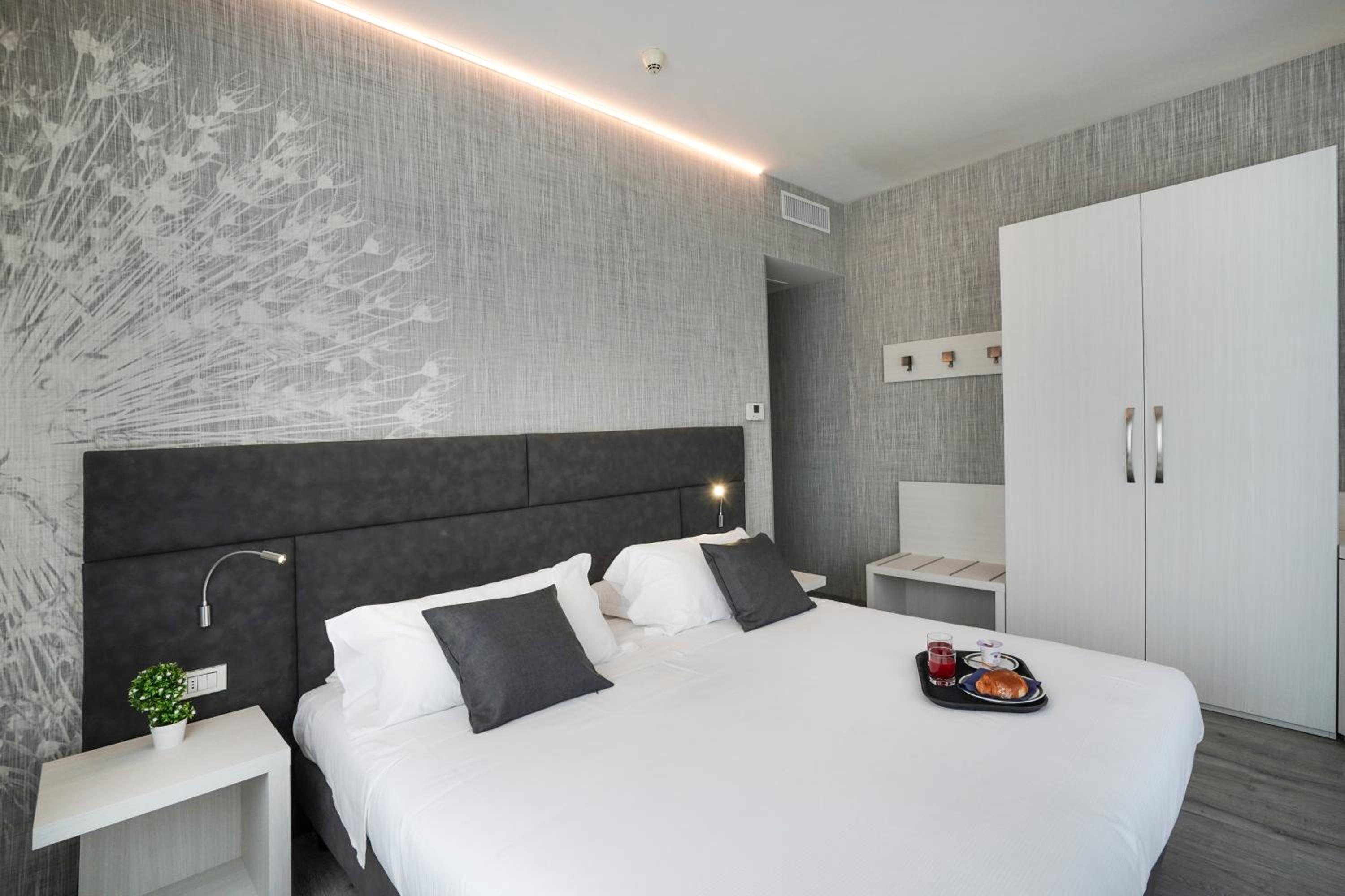 Deluxe Double Room with Balcony and Sea View - Photo 19