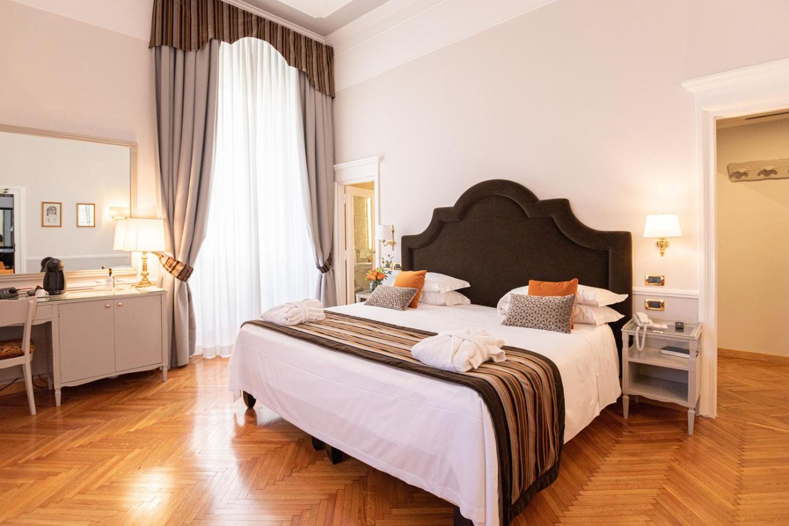 Deluxe Double or Twin Room thumbnail 5