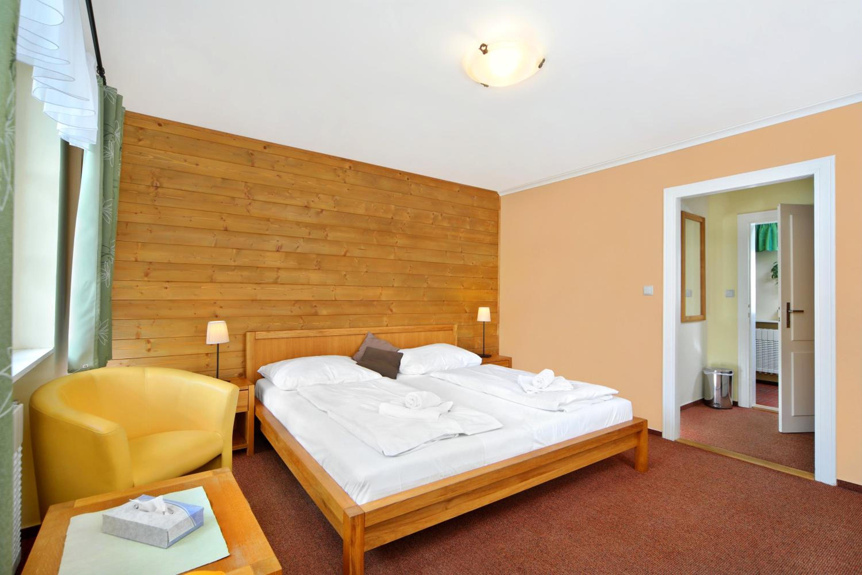 Double Room - Photo 12