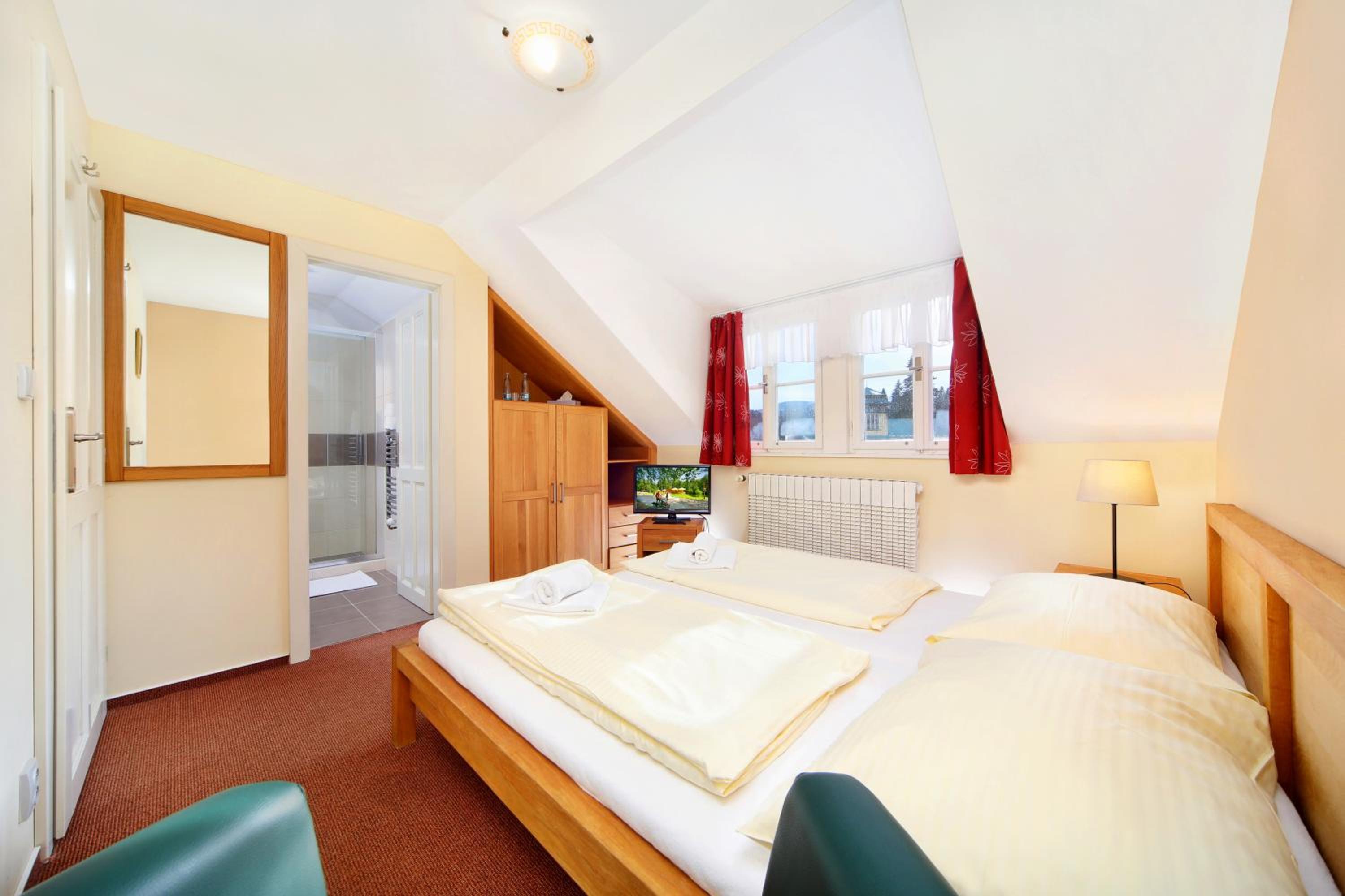 Small Double Room - Photo 1