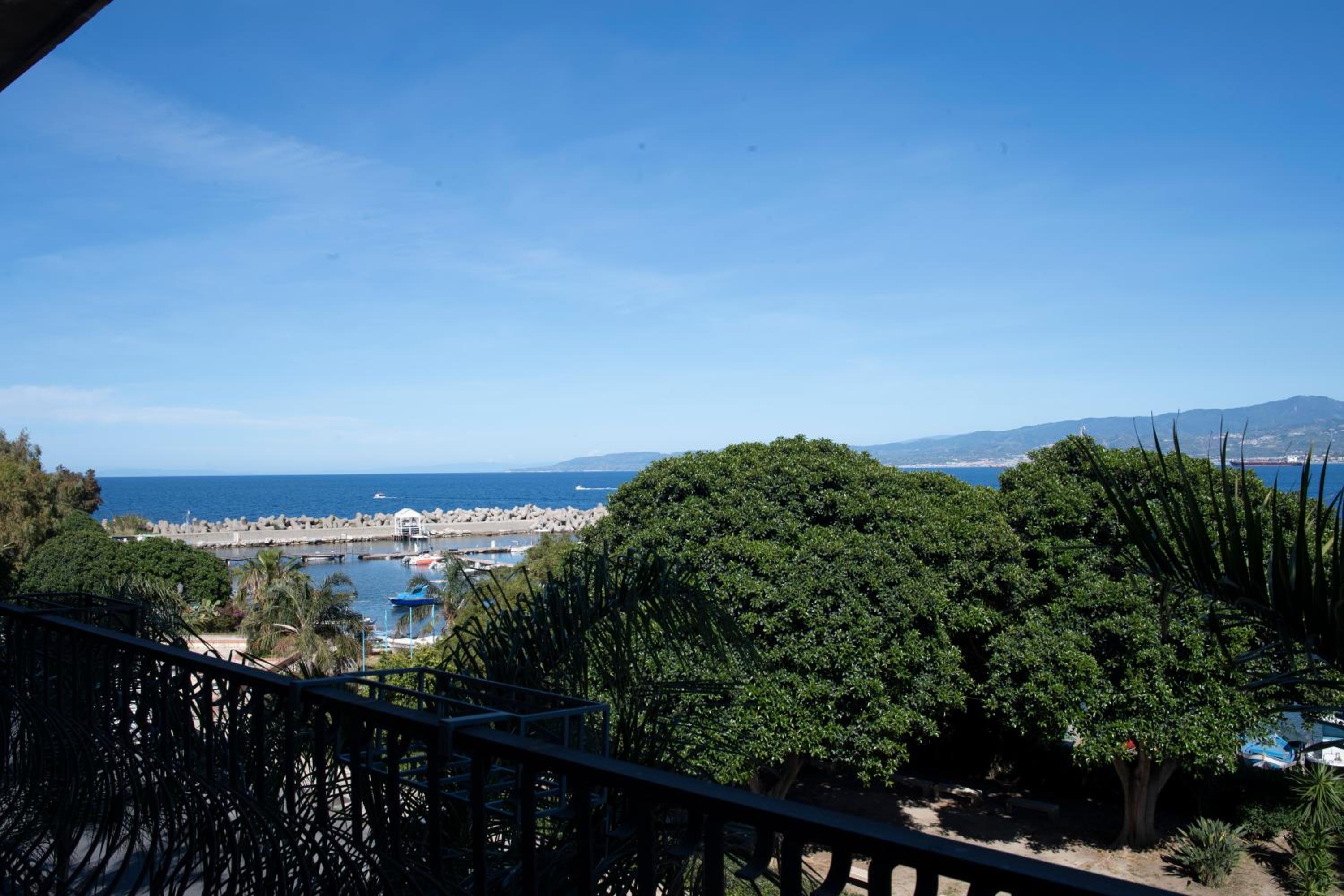 Double Room with Balcony - Photo 2