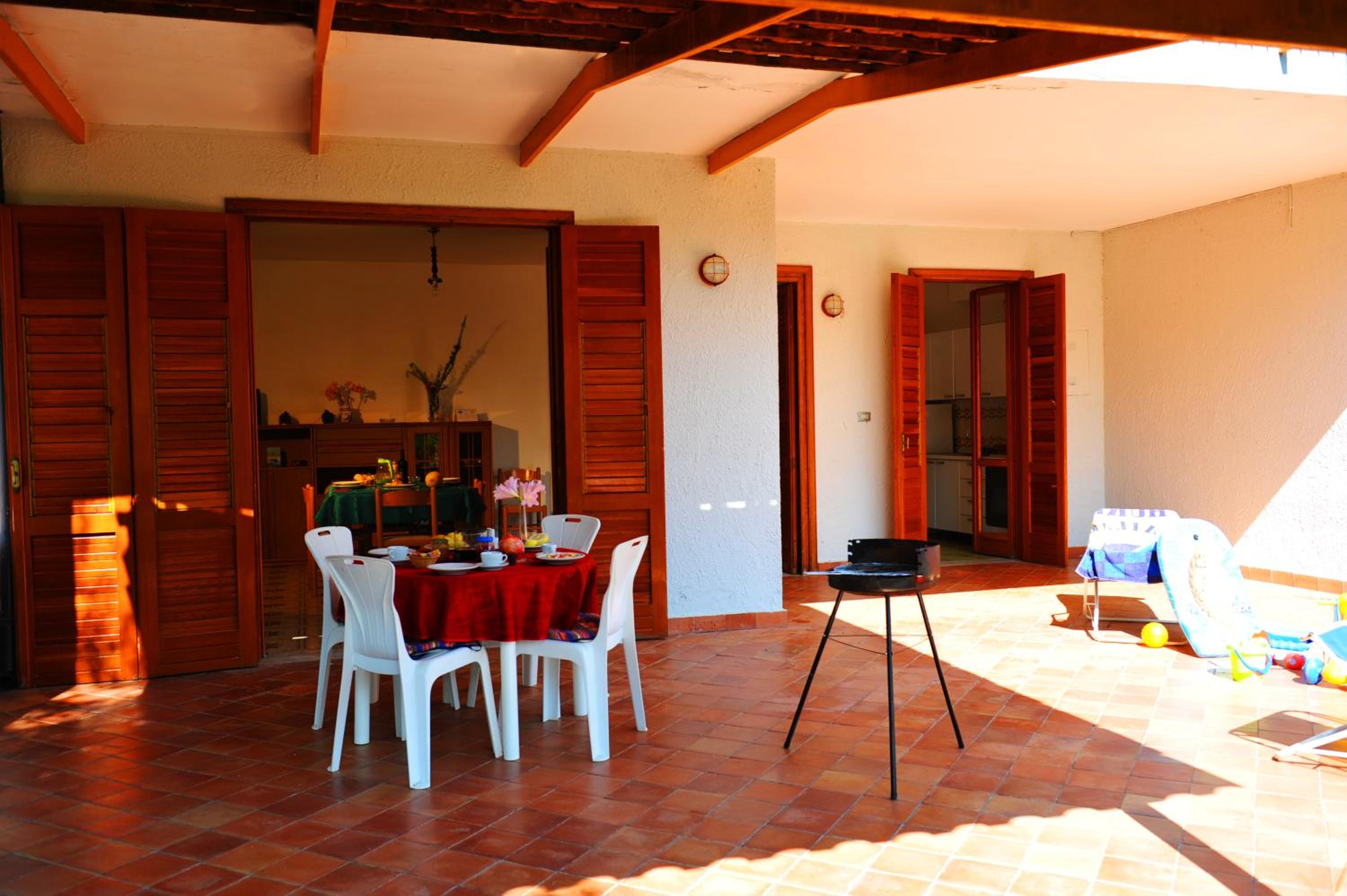 Two-Bedroom Apartment (6 Adults) - Photo 6