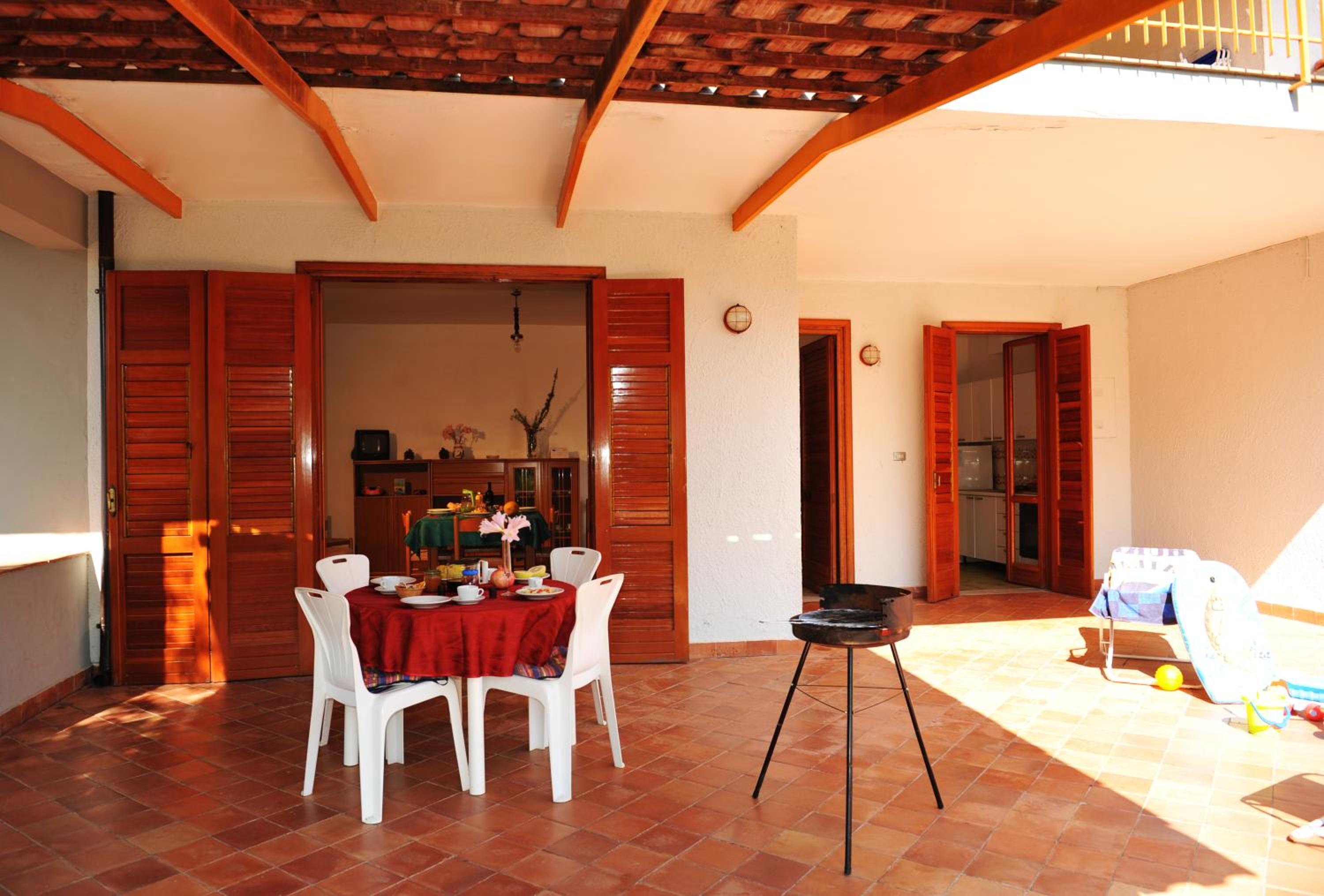 Two-Bedroom Apartment (6 Adults) - Photo 4