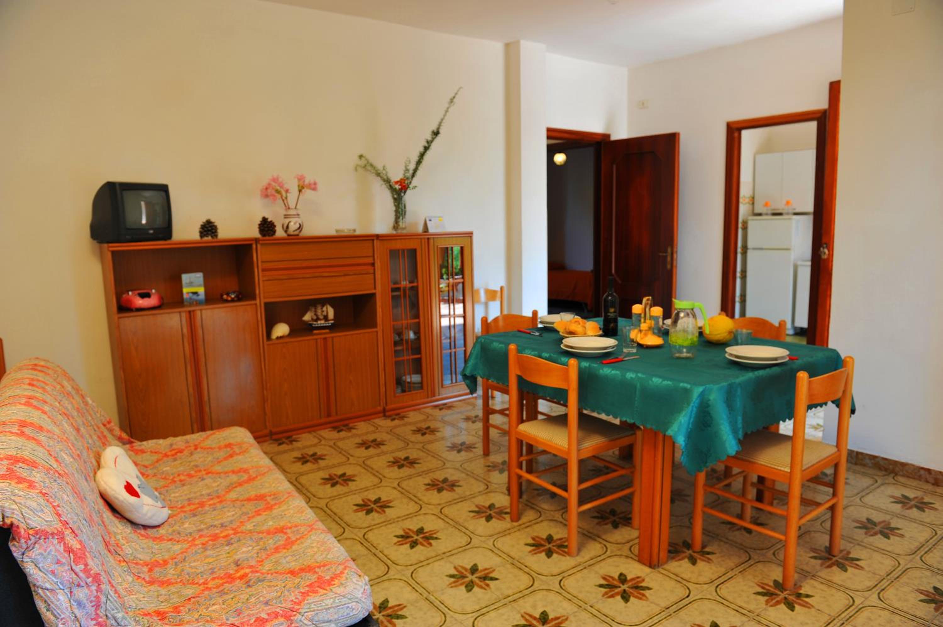 Two-Bedroom Apartment (6 Adults) - Photo 2