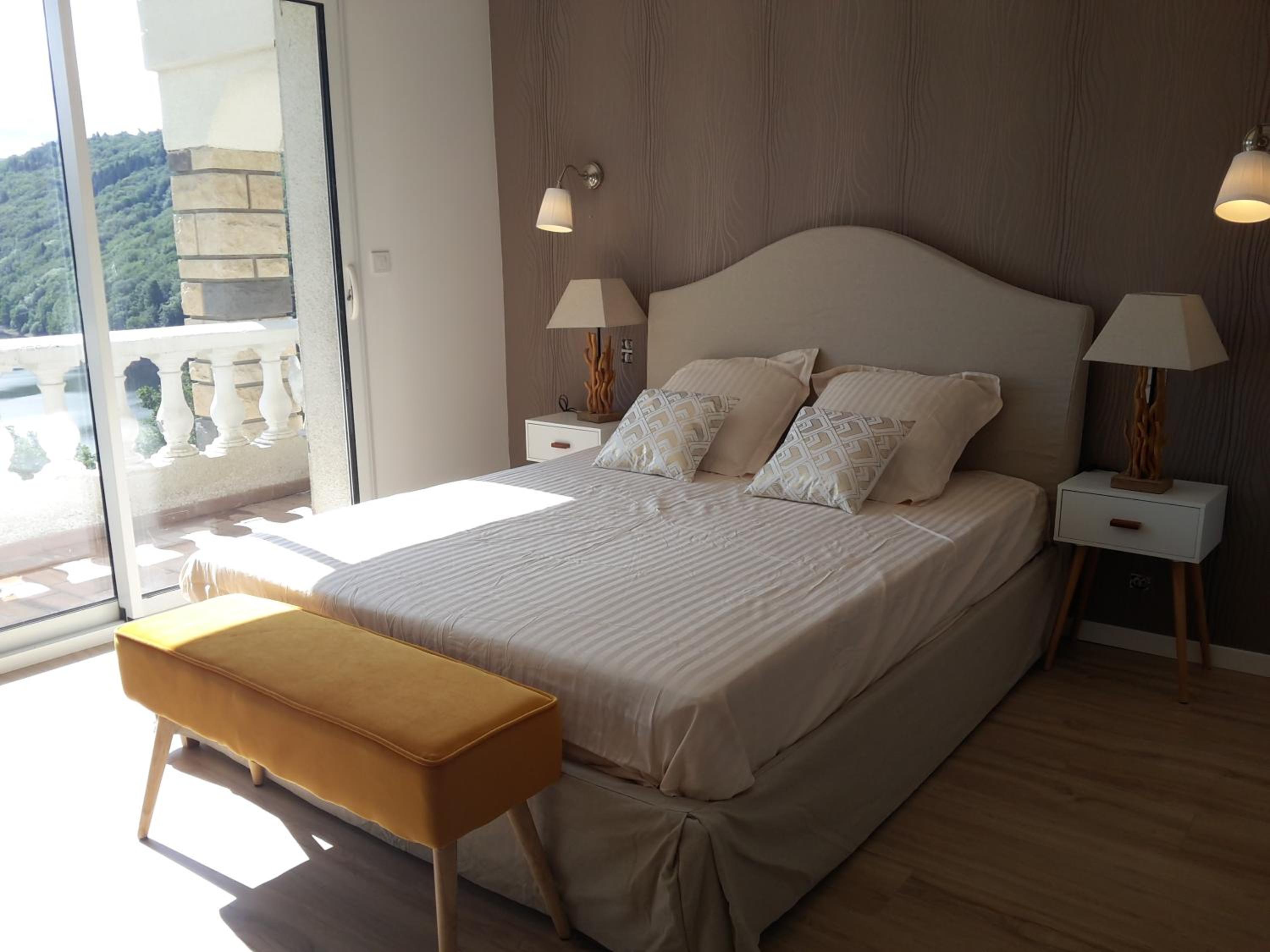 Double Room with Lake View - Photo 1
