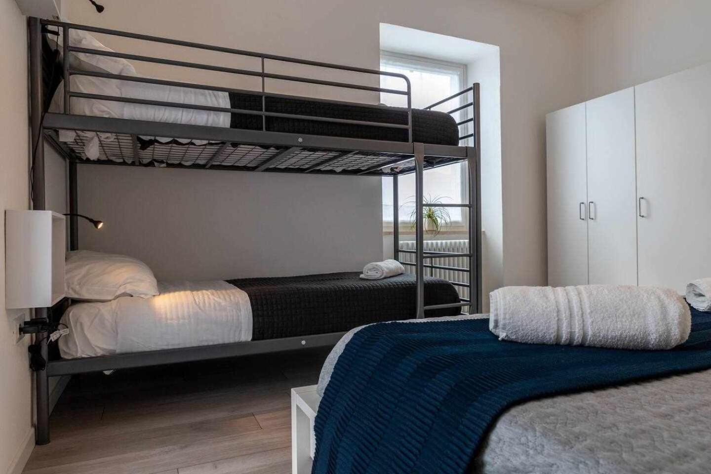Apartment with Lake View