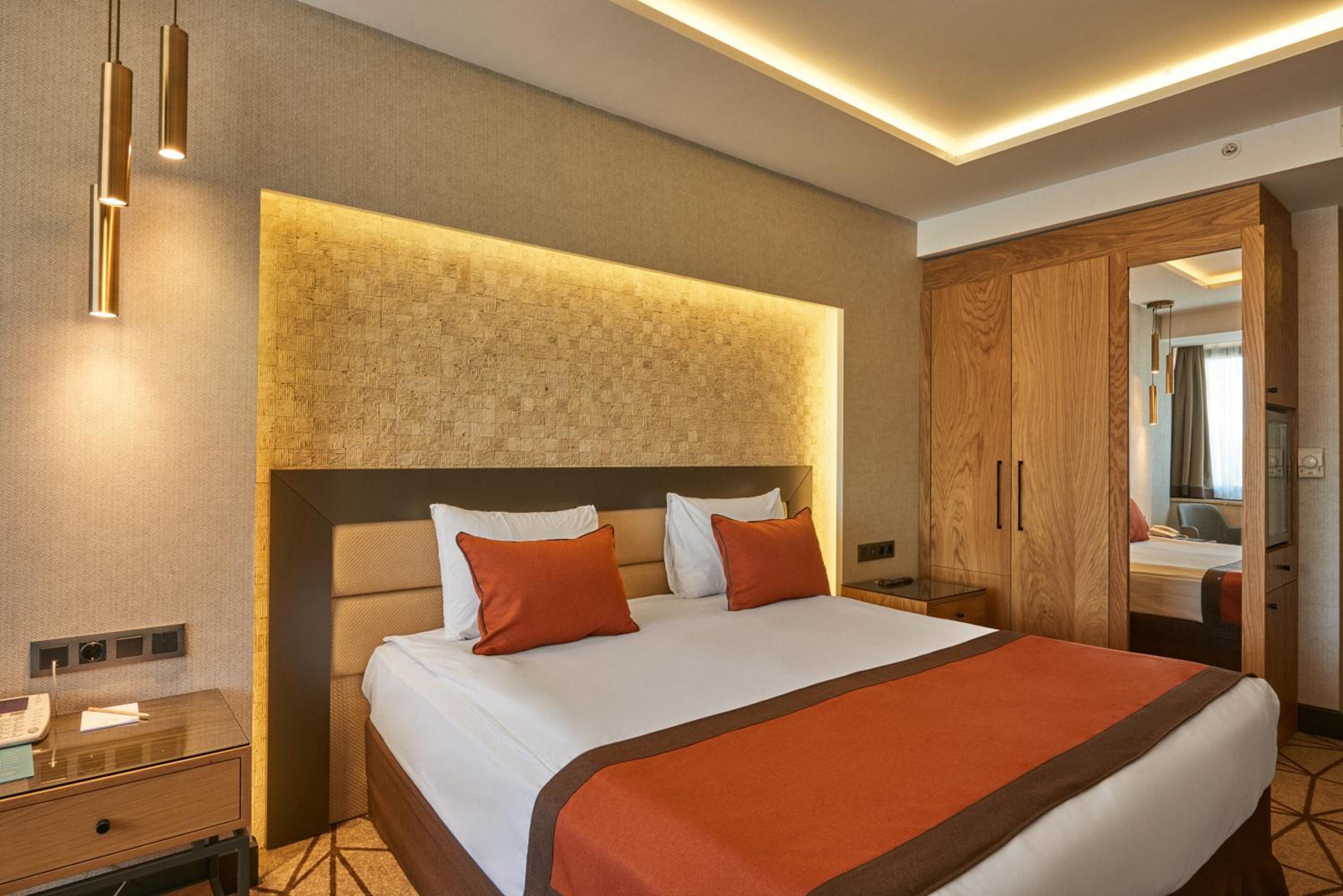 Standard Double or Twin Room photo 3