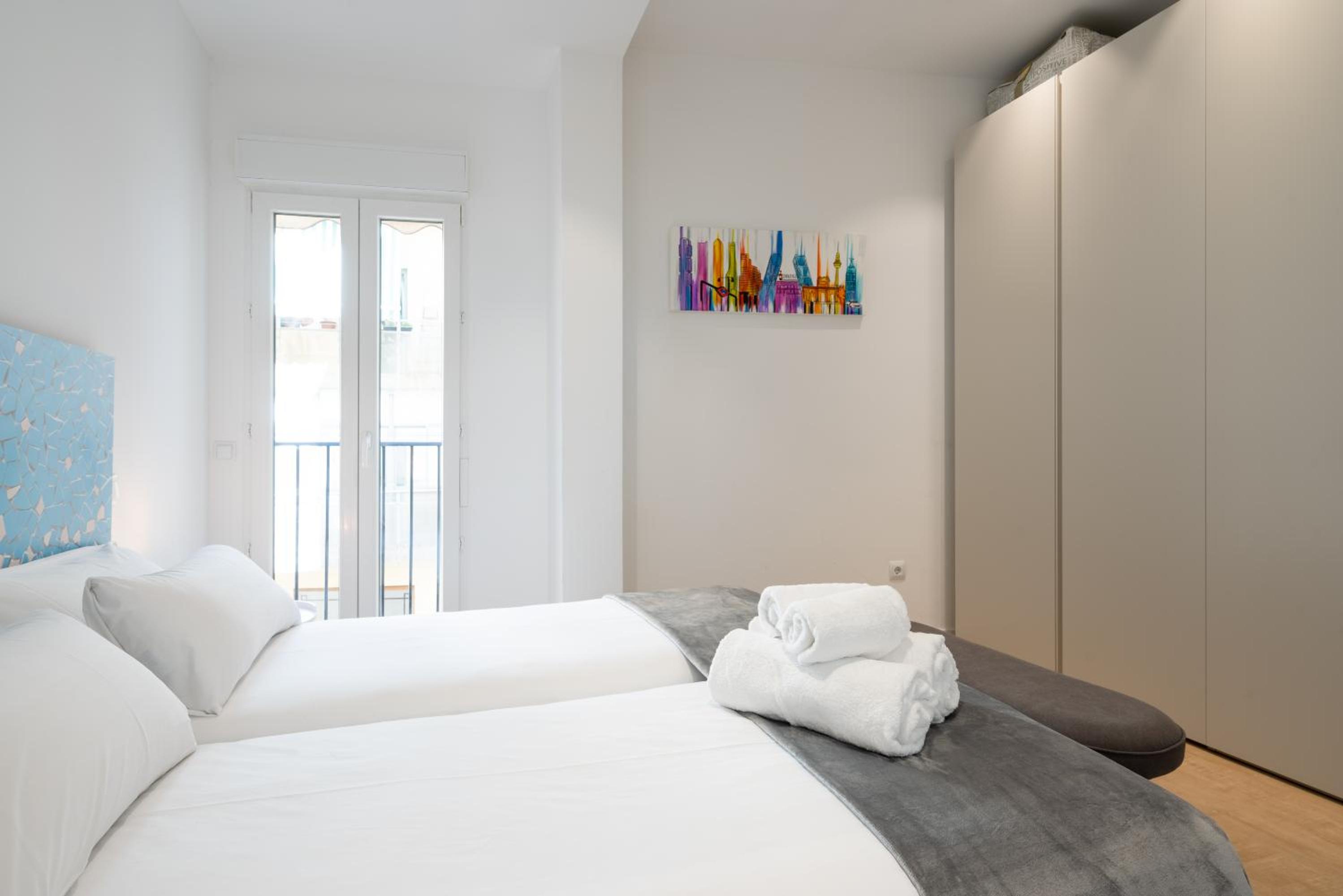 Deluxe Apartment - Photo 2