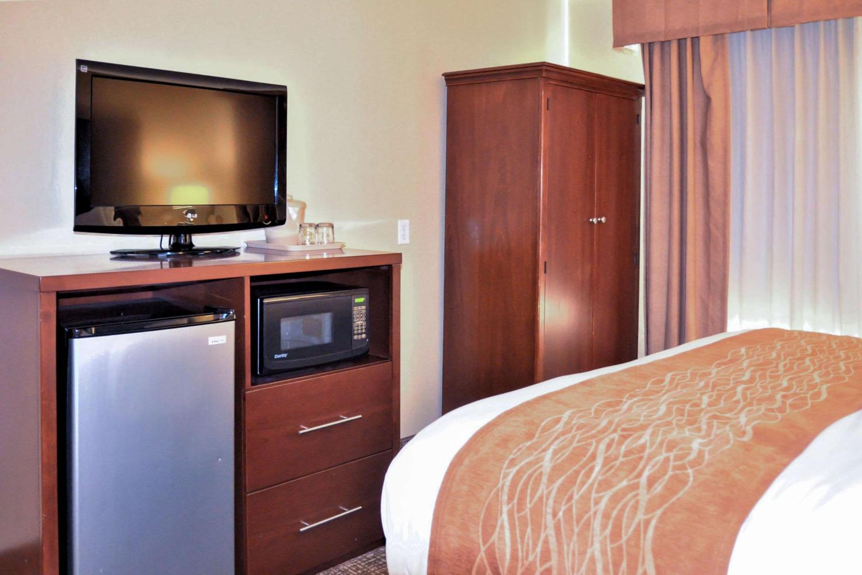 King Suite with Sofa Bed - Photo 7