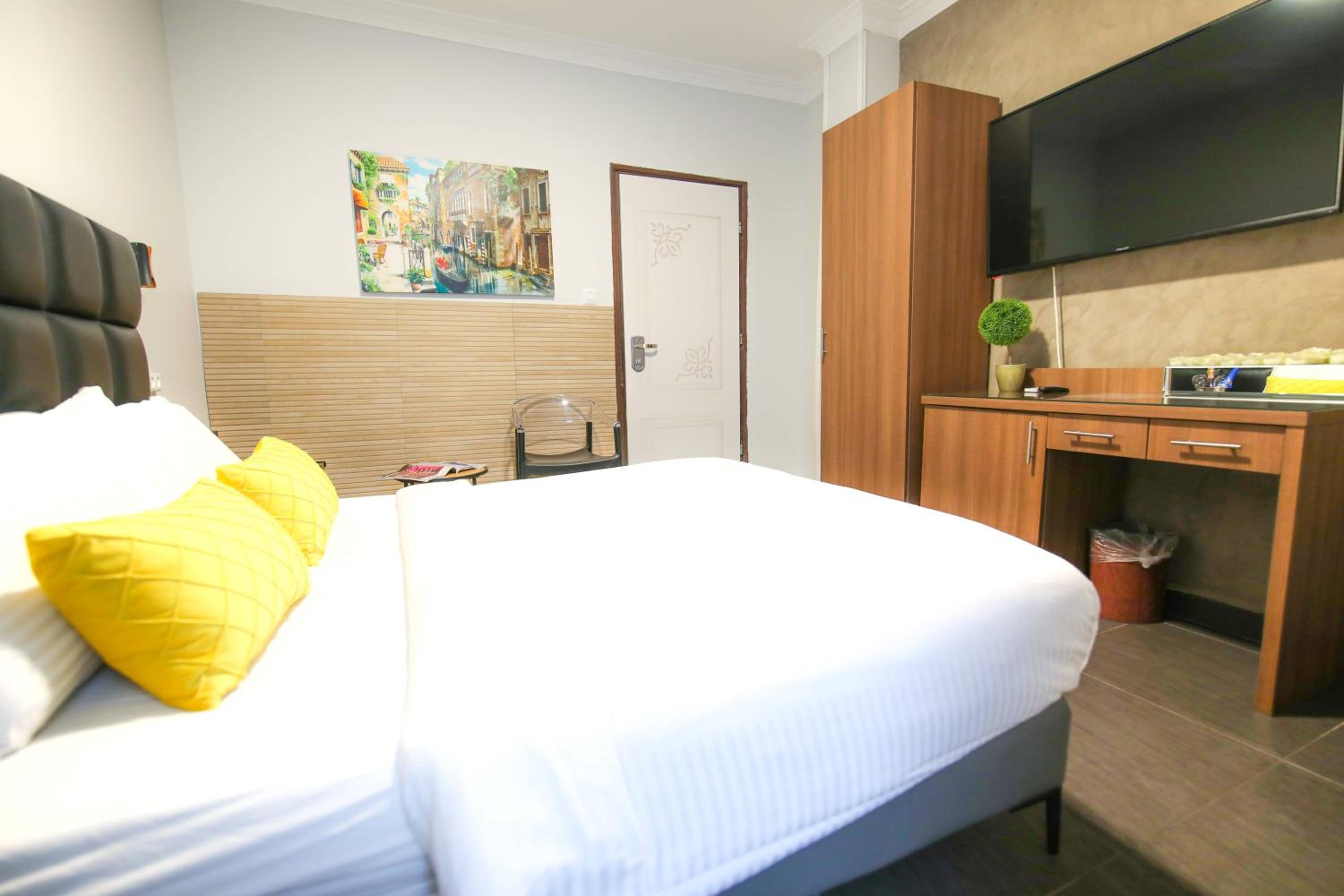 Standard Double or Twin Room photo 3