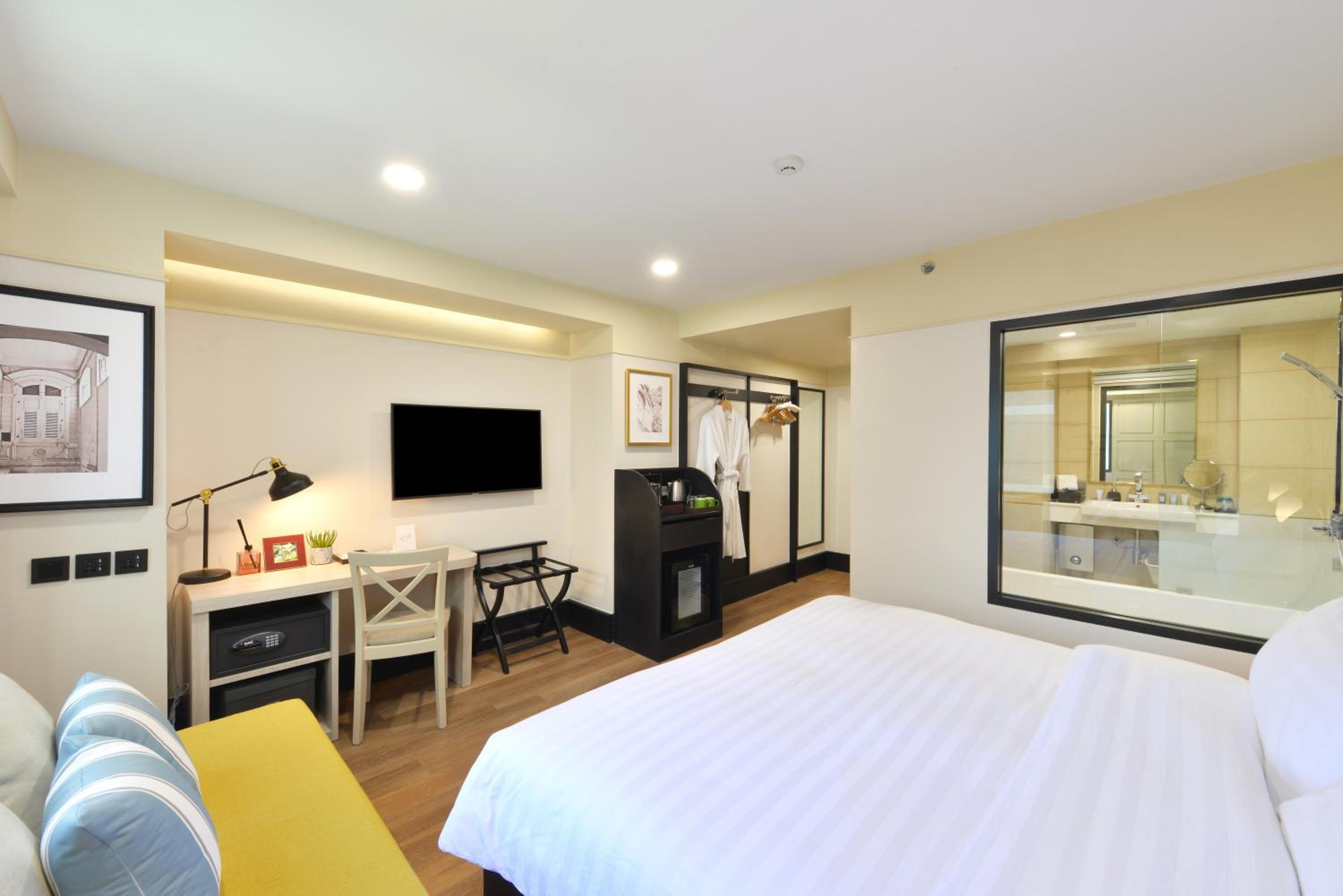 Deluxe Double or Twin Room photo 3