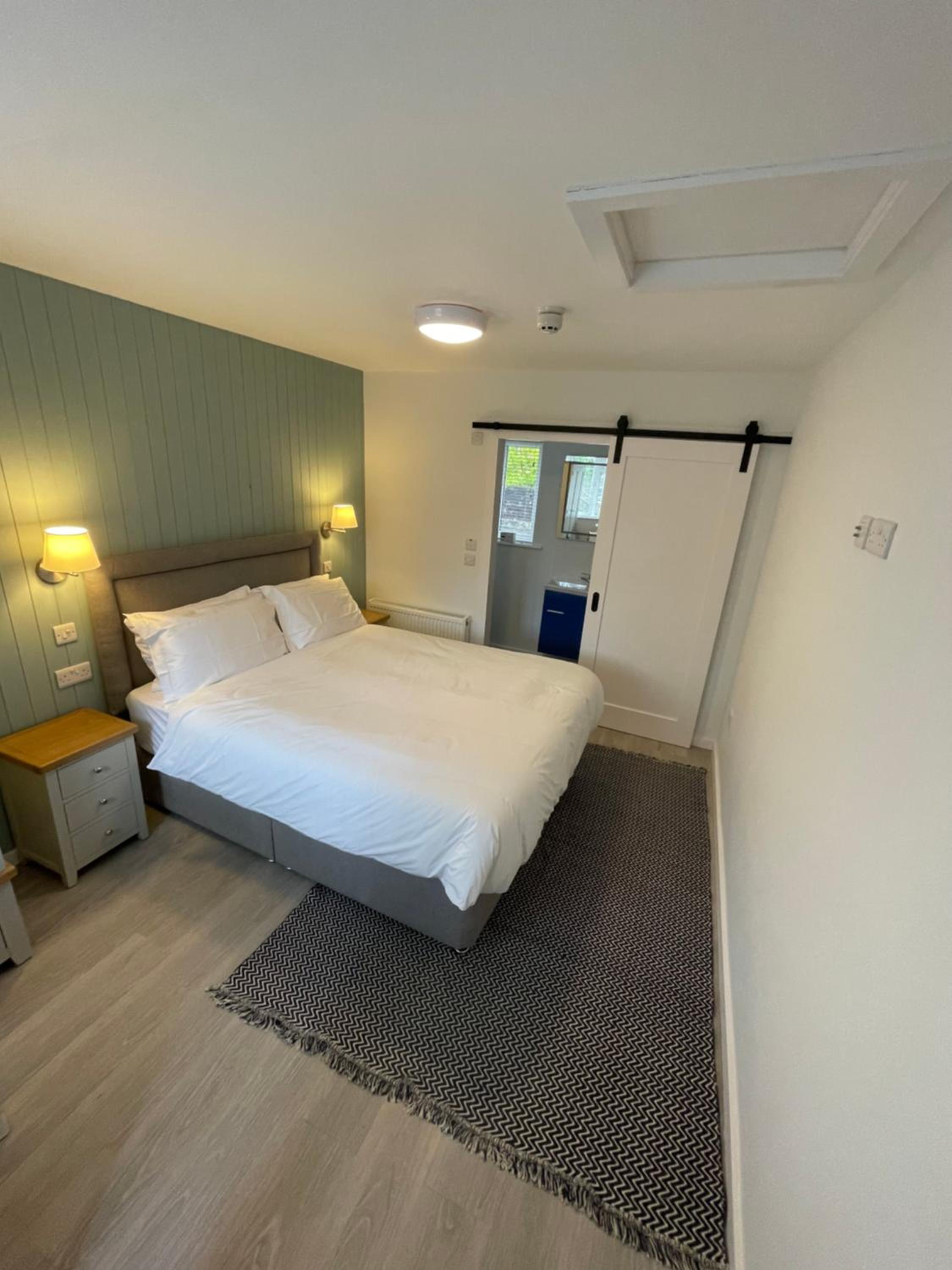 Superior King Room - Photo 5