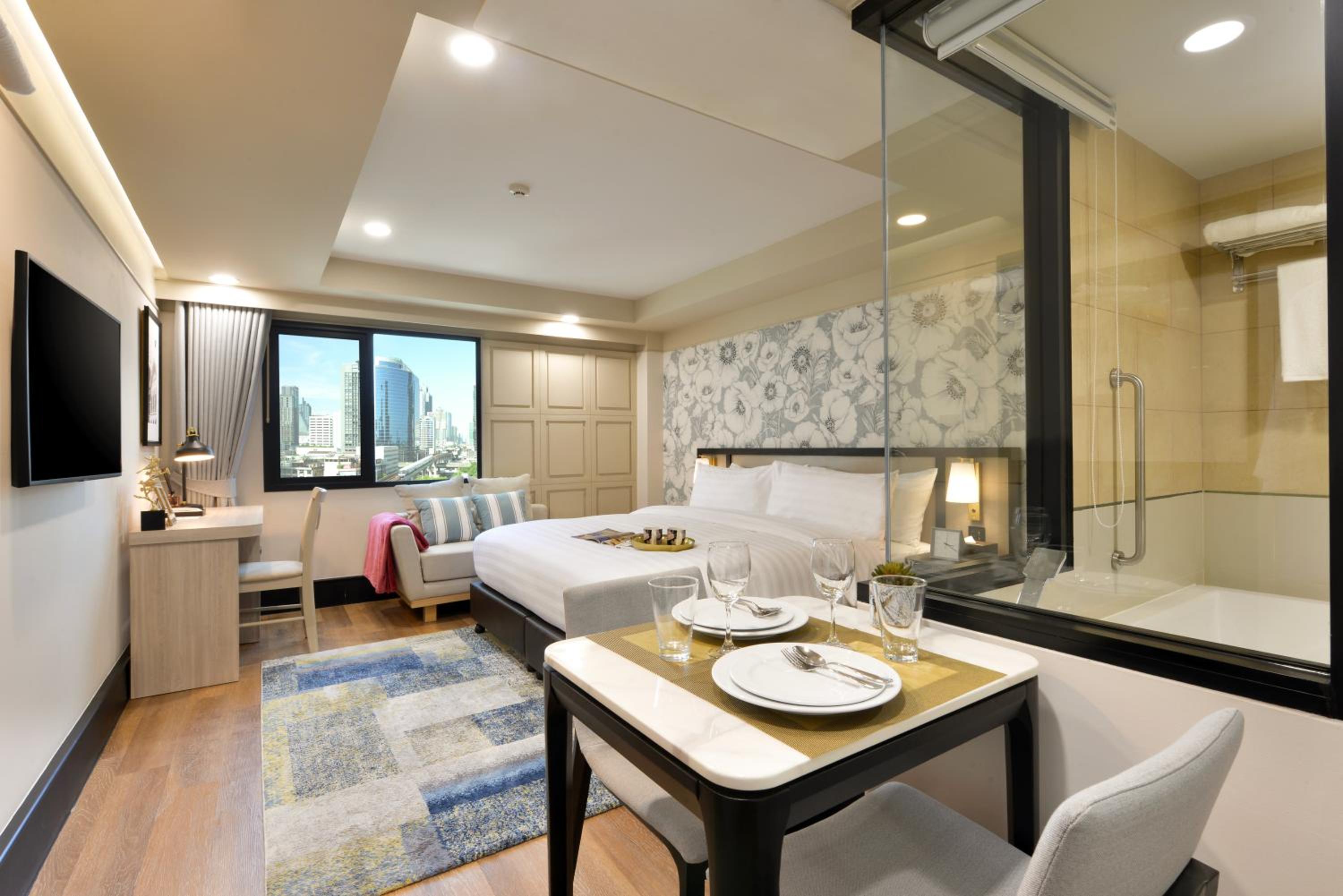One-Bedroom Deluxe photo 1